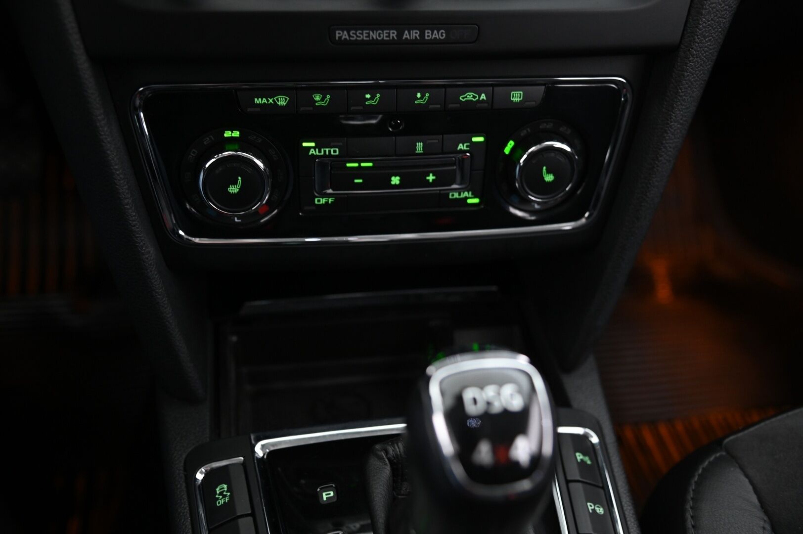 Skoda Superb 2013 2.0 Combi TDI 4x4 - Webasto | Nahka-Alcantara | Vetokoukku | Navi | Vakkari | Sähköpenkit | Kuljettajan istuin muistilla | P Tutkat