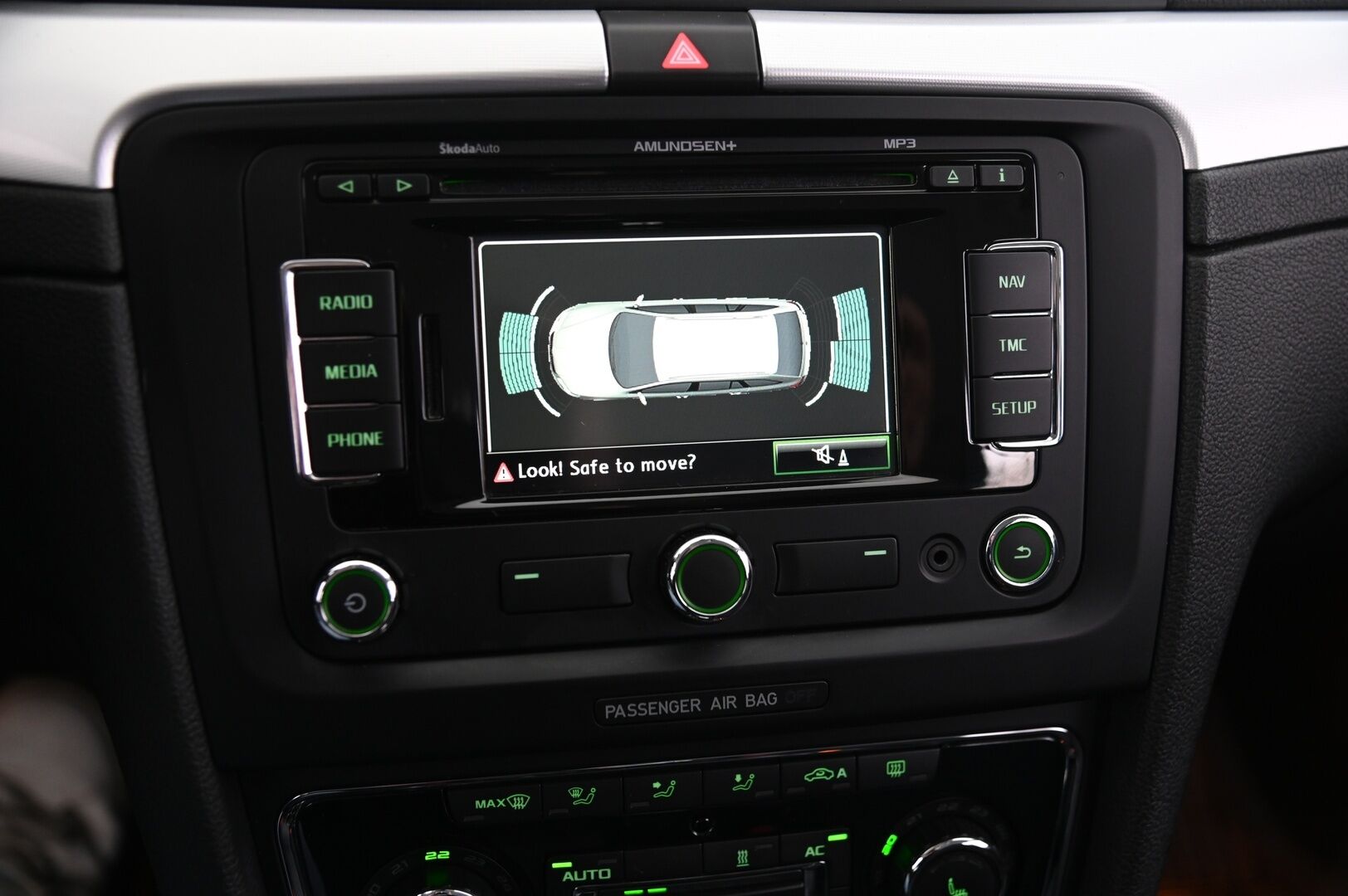 Skoda Superb 2013 2.0 Combi TDI 4x4 - Webasto | Nahka-Alcantara | Vetokoukku | Navi | Vakkari | Sähköpenkit | Kuljettajan istuin muistilla | P Tutkat