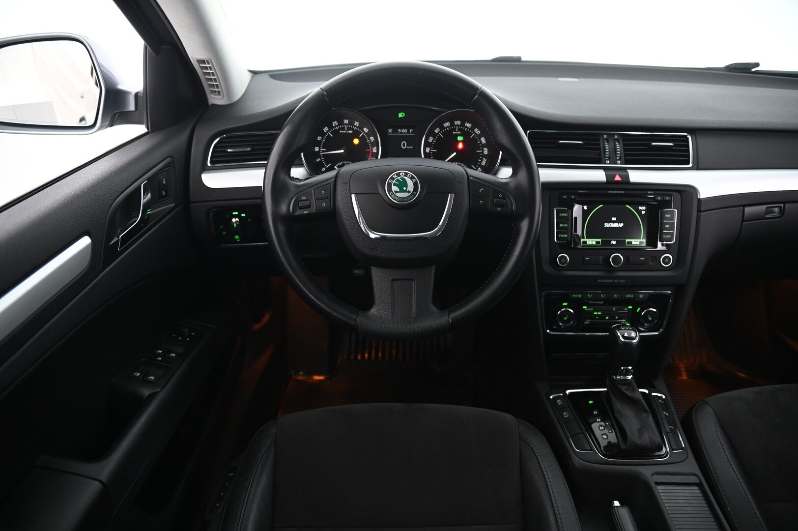 Skoda Superb 2013 2.0 Combi TDI 4x4 - Webasto | Nahka-Alcantara | Vetokoukku | Navi | Vakkari | Sähköpenkit | Kuljettajan istuin muistilla | P Tutkat