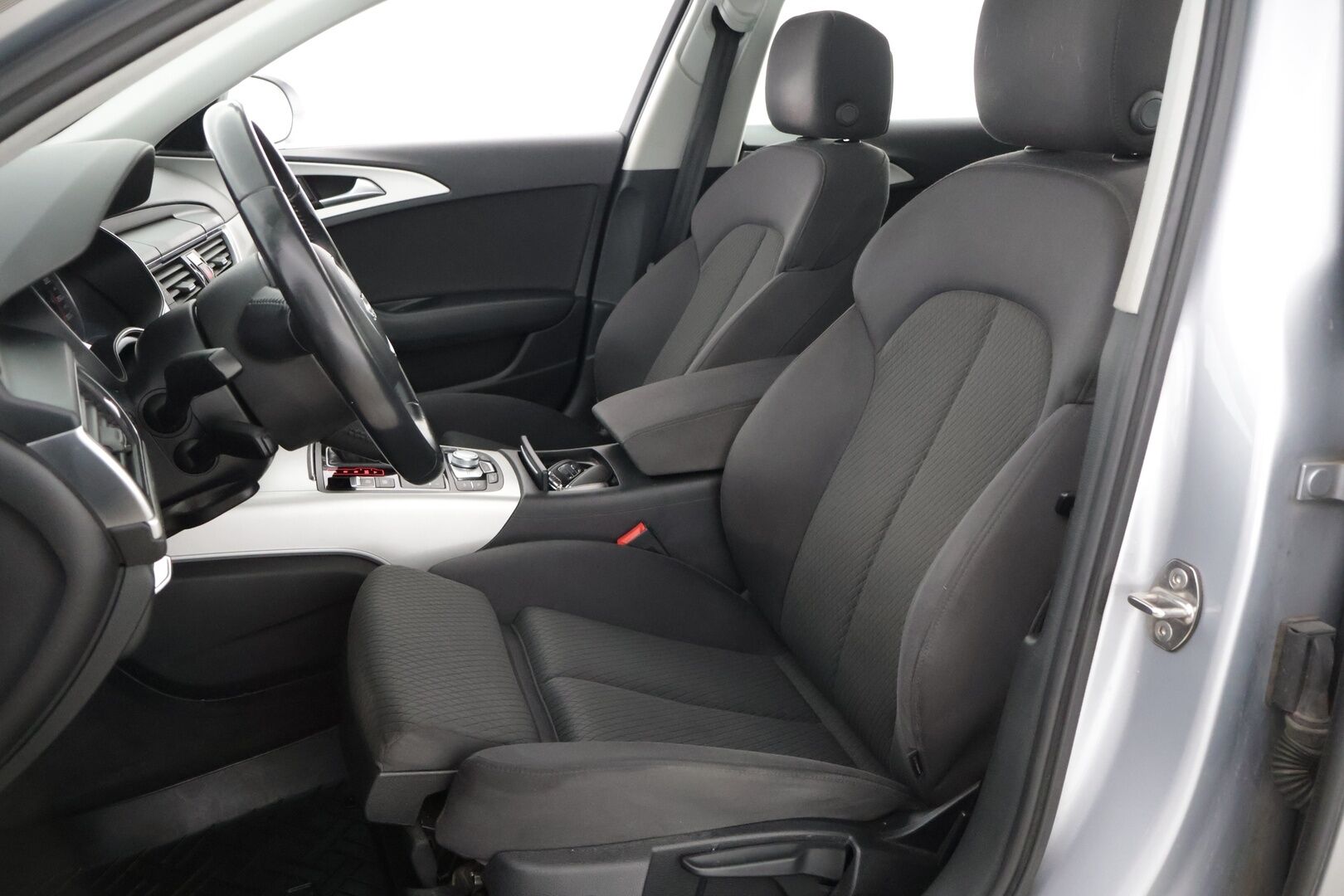 Audi A6 2015 Avant Business 2,0 TDI 140 kW ultra S tronic * Webasto / Parkkitutkat eteen ja taakse / Urheiluistuimet * - Facelift / Jakopää tehty 2022 / Katsastettu 6/25 / Renkaat ajokuntoiset*