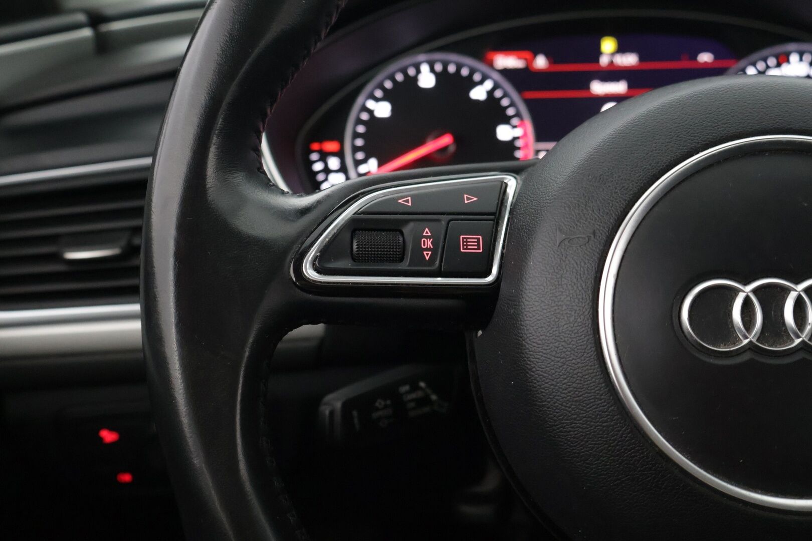 Audi A6 2015 Avant Business 2,0 TDI 140 kW ultra S tronic * Webasto / Parkkitutkat eteen ja taakse / Urheiluistuimet * - Facelift / Jakopää tehty 2022 / Katsastettu 6/25 / Renkaat ajokuntoiset*