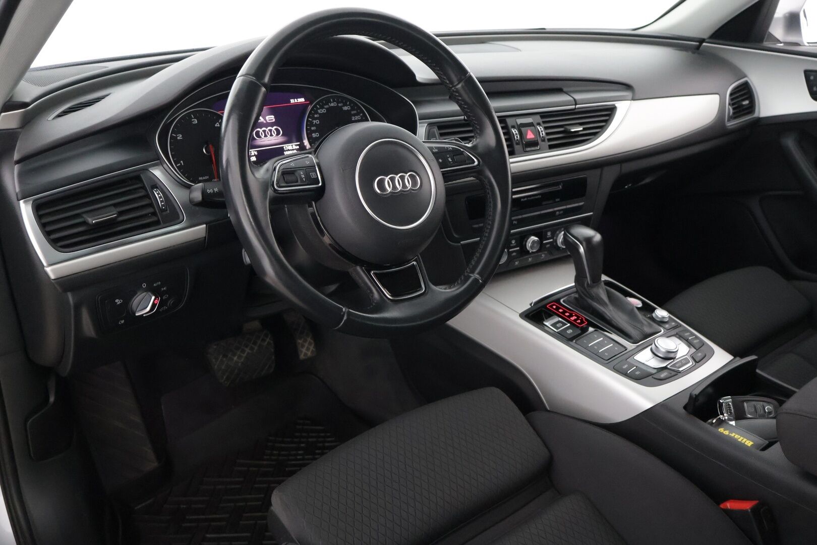 Audi A6 2015 Avant Business 2,0 TDI 140 kW ultra S tronic * Webasto / Parkkitutkat eteen ja taakse / Urheiluistuimet * - Facelift / Jakopää tehty 2022 / Katsastettu 6/25 / Renkaat ajokuntoiset*