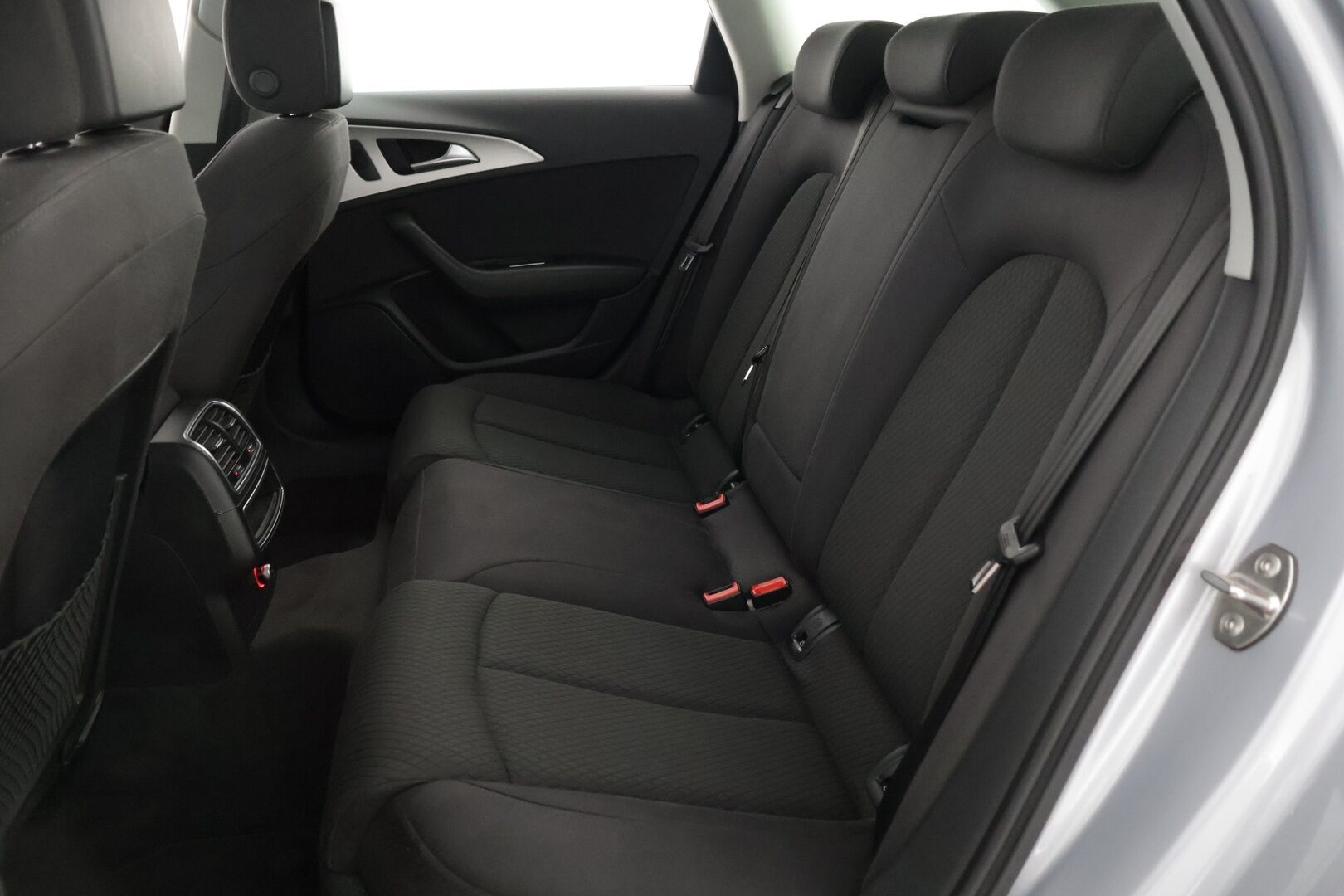Audi A6 2015 Avant Business 2,0 TDI 140 kW ultra S tronic * Webasto / Parkkitutkat eteen ja taakse / Urheiluistuimet * - Facelift / Jakopää tehty 2022 / Katsastettu 6/25 / Renkaat ajokuntoiset*