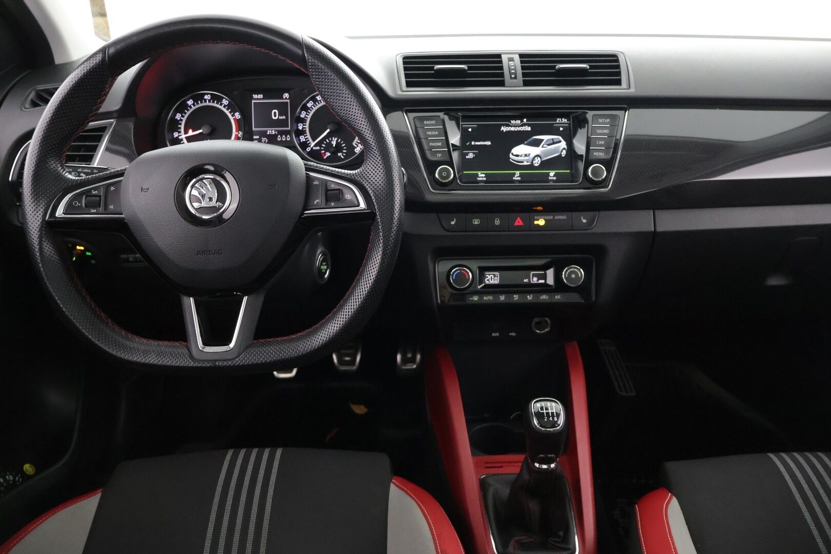 Skoda Fabia 2016 Monte Carlo 1.2 TSI - Panorama | Vakkari | Merkkihuollettu | Koukku | | Lohkolämmitin sisähaaralla 