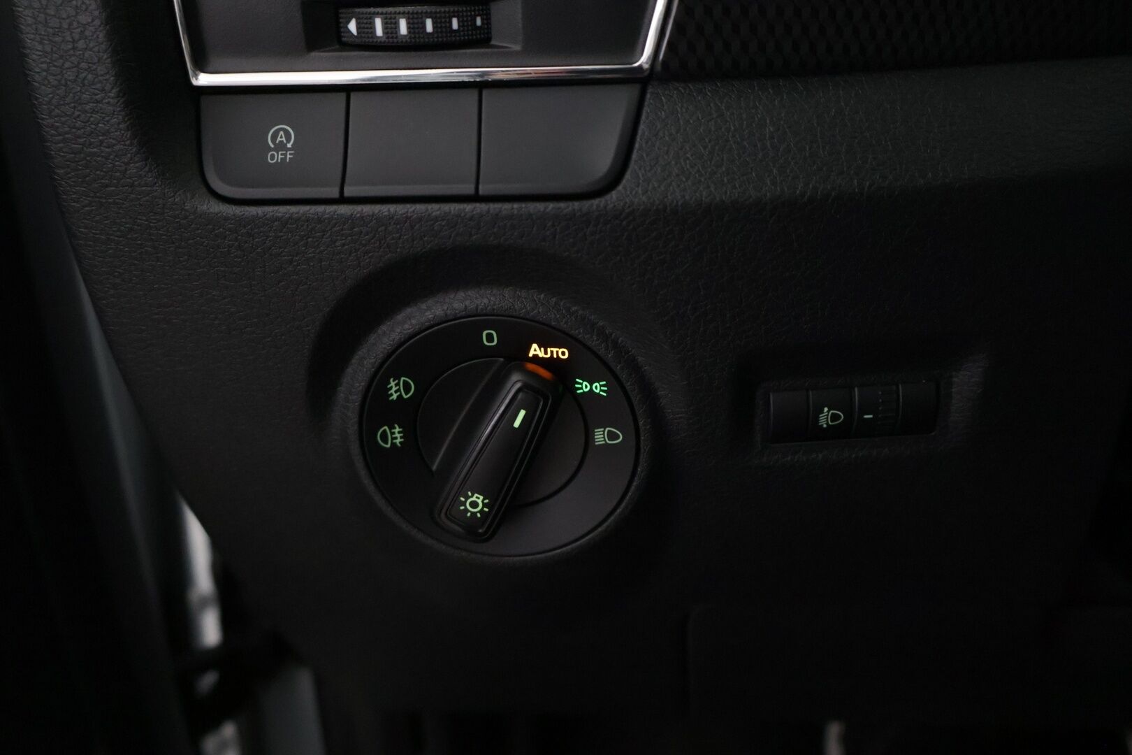 Skoda Fabia 2016 Monte Carlo 1.2 TSI - Panorama | Vakkari | Merkkihuollettu | Koukku | | Lohkolämmitin sisähaaralla 