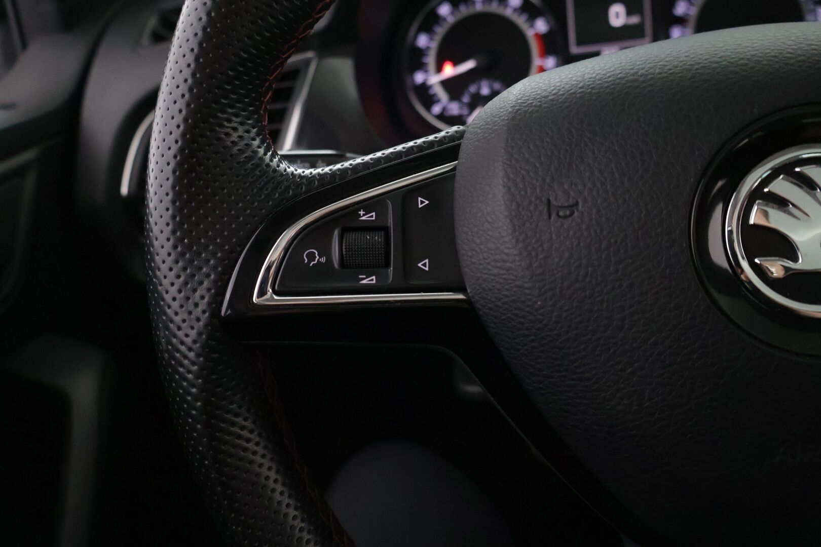 Skoda Fabia 2016 Monte Carlo 1.2 TSI - Panorama | Vakkari | Merkkihuollettu | Koukku | | Lohkolämmitin sisähaaralla 