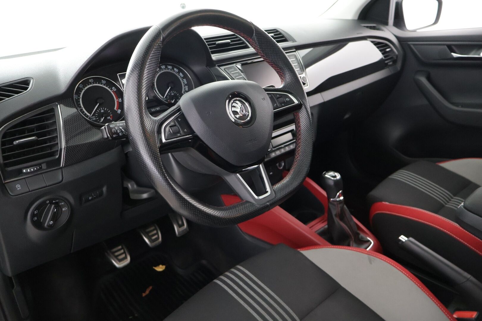 Skoda Fabia 2016 Monte Carlo 1.2 TSI - Panorama | Vakkari | Merkkihuollettu | Koukku | | Lohkolämmitin sisähaaralla 