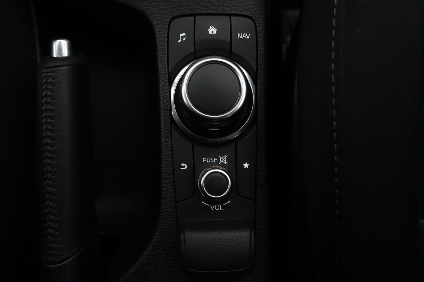 Mazda CX-3 2018 2,0 (120 hv) SKYACTIV-G Premium Plus 6AT EN2 - | Vakkari | P.Tutkat | Bluetooth | 1 Om Suomi Auto | 2X Renkaat & Vanteet |