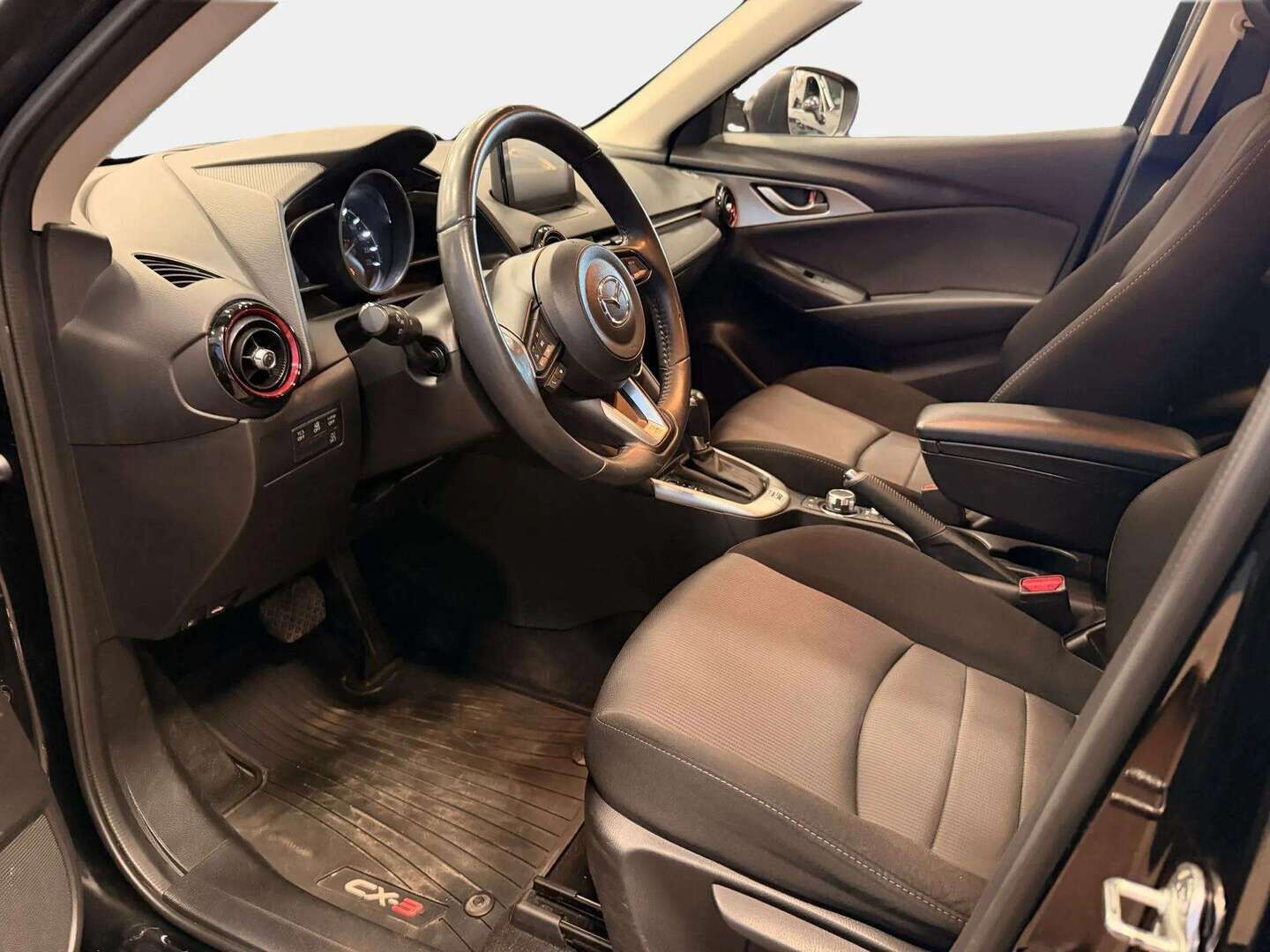 Mazda CX-3 2018 2,0 (120 hv) SKYACTIV-G Premium Plus 6AT EN2 * Tutkat / 2x Renkaat&Vanteet / Kaistavahti - HULLUT AVAJAISHULINAT KORKOTARJOUS 3,29 %