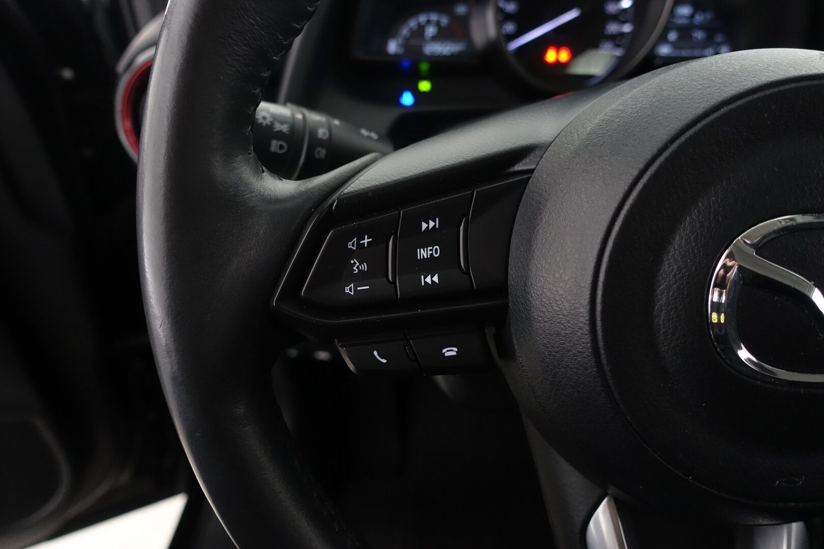Mazda CX-3 2018 2,0 (120 hv) SKYACTIV-G Premium Plus 6AT EN2 - | Vakkari | P.Tutkat | Bluetooth | 1 Om Suomi Auto | 2X Renkaat & Vanteet |