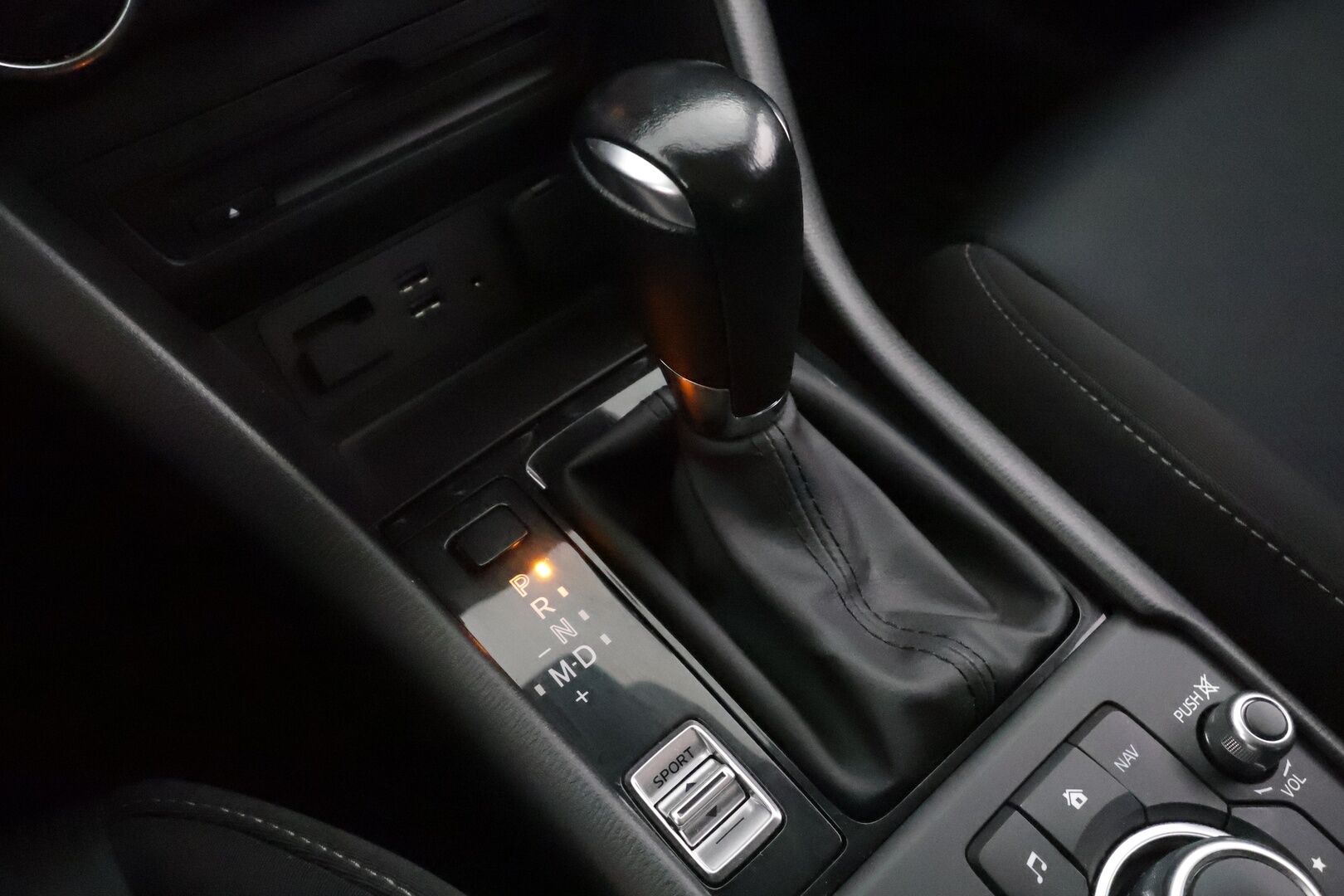 Mazda CX-3 2019 2,0 (120 hv) SKYACTIV-G Premium Plus 6AT GC2 * Vakkari / Kaistavahti / P.Kamera / Lohko+Sisä / Navi / LED * - Suomi-auto / Kahdet renkaat aluvanteilla - HULLUT AVAJAISHULINAT KORKOTARJOUS 3,29 %