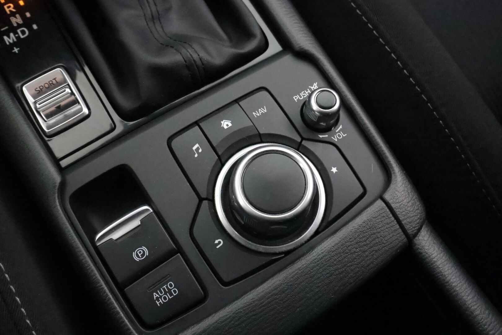 Mazda CX-3 2019 2,0 (120 hv) SKYACTIV-G Premium Plus 6AT GC2 - Vakkari | Kaistavahti | P.Kamera | Lohko+Sisä | Navi | LED *