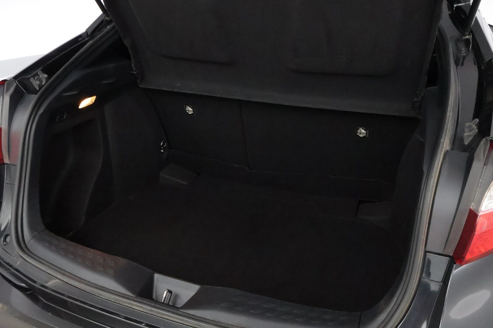 Toyota C-HR 2018 1,8 Hybrid Active * Suomiauto / Merkkihuollot / Adapt.Vakkari / Peruutuskamera / Lohko & Sisäpistoke / Navi / Upea! - 2x Hyvät merkkirenkaat aluvantein / Juuri tullut Tampereelle!