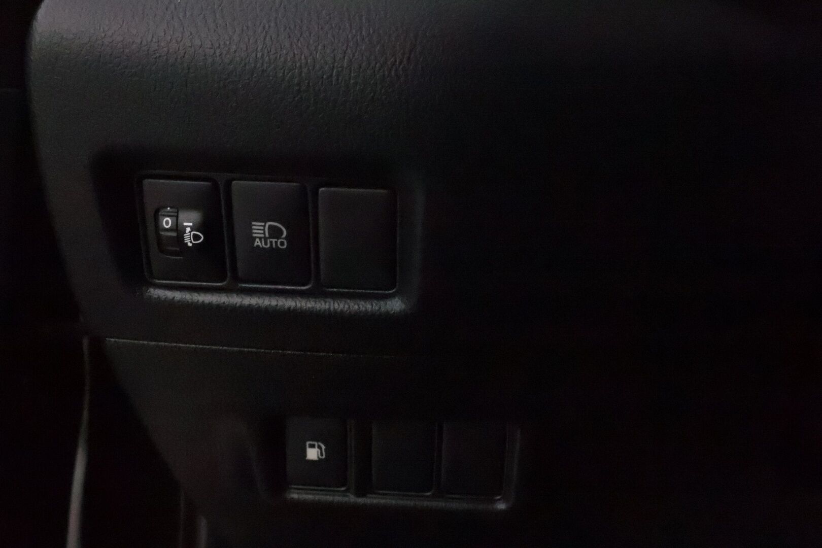 Toyota C-HR 2018 1,8 Hybrid Active * Suomiauto / Merkkihuollot / Adapt.Vakkari / Peruutuskamera / Lohko & Sisäpistoke / Navi / Upea! - 2x Hyvät merkkirenkaat aluvantein / Juuri tullut Tampereelle!