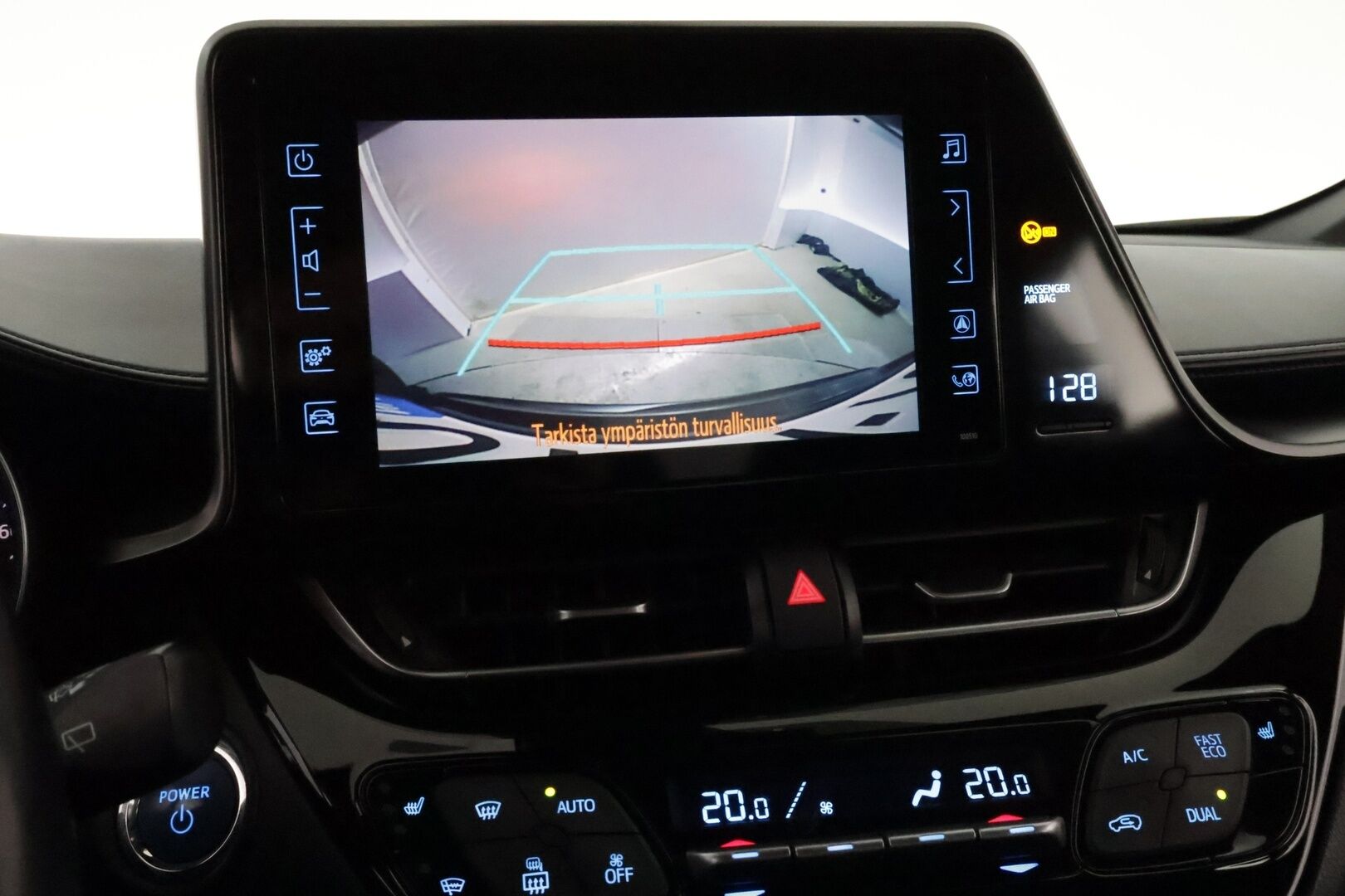 Toyota C-HR 2018 1,8 Hybrid Active * Suomiauto / Merkkihuollot / Adapt.Vakkari / Peruutuskamera / Lohko & Sisäpistoke / Navi / Upea! - 2x Hyvät merkkirenkaat aluvantein / Juuri tullut Tampereelle!