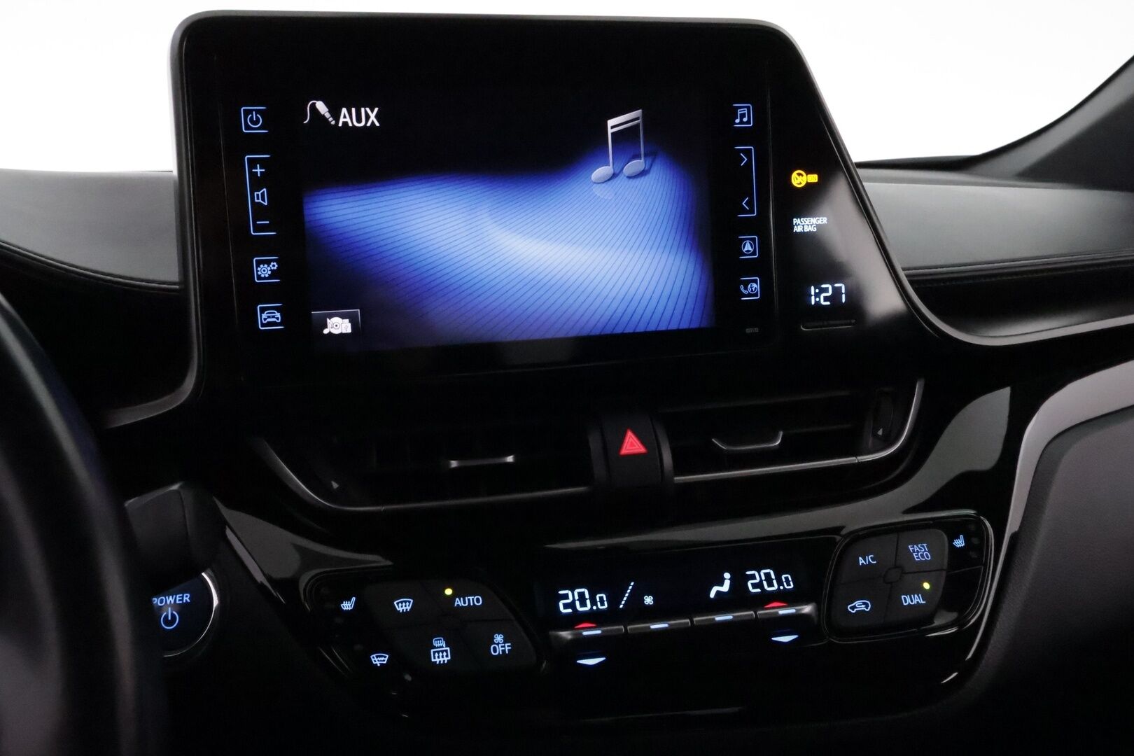 Toyota C-HR 2018 1,8 Hybrid Active * Suomiauto / Merkkihuollot / Adapt.Vakkari / Peruutuskamera / Lohko & Sisäpistoke / Navi / Upea! - 2x Hyvät merkkirenkaat aluvantein / Juuri tullut Tampereelle!