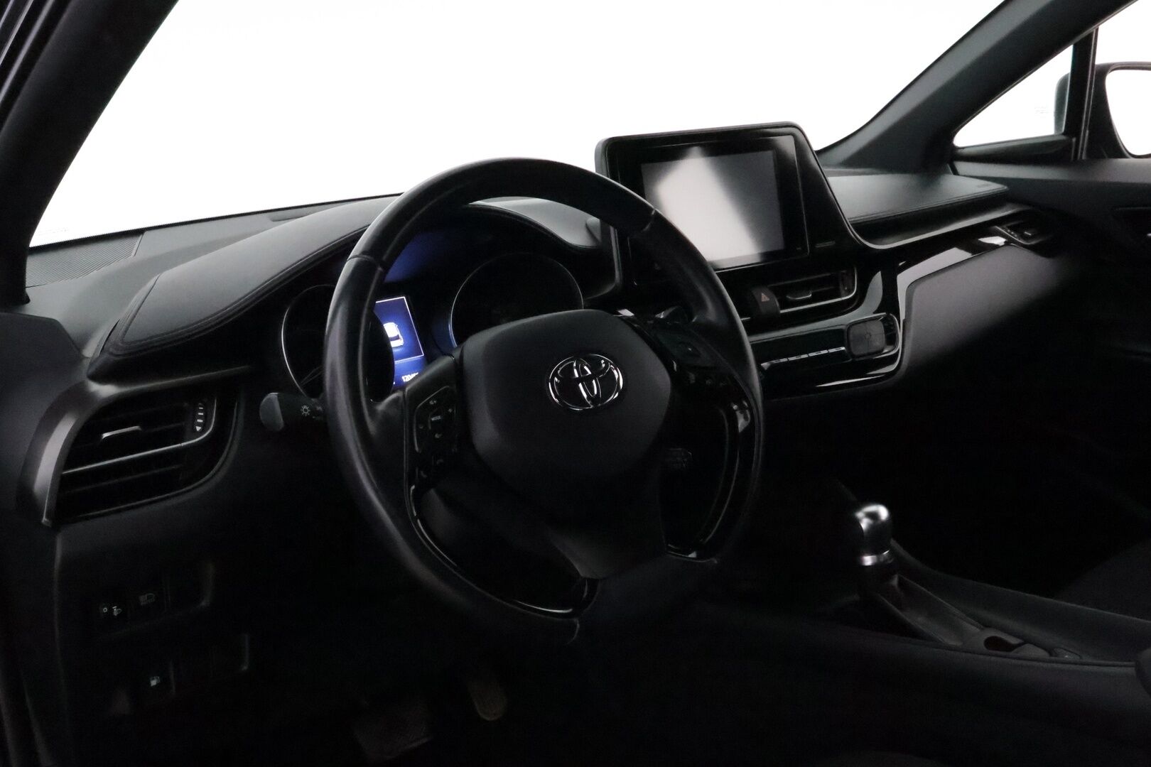 Toyota C-HR 2018 1,8 Hybrid Active * Suomiauto / Merkkihuollot / Adapt.Vakkari / Peruutuskamera / Lohko & Sisäpistoke / Navi / Upea! - 2x Hyvät merkkirenkaat aluvantein / Juuri tullut Tampereelle!