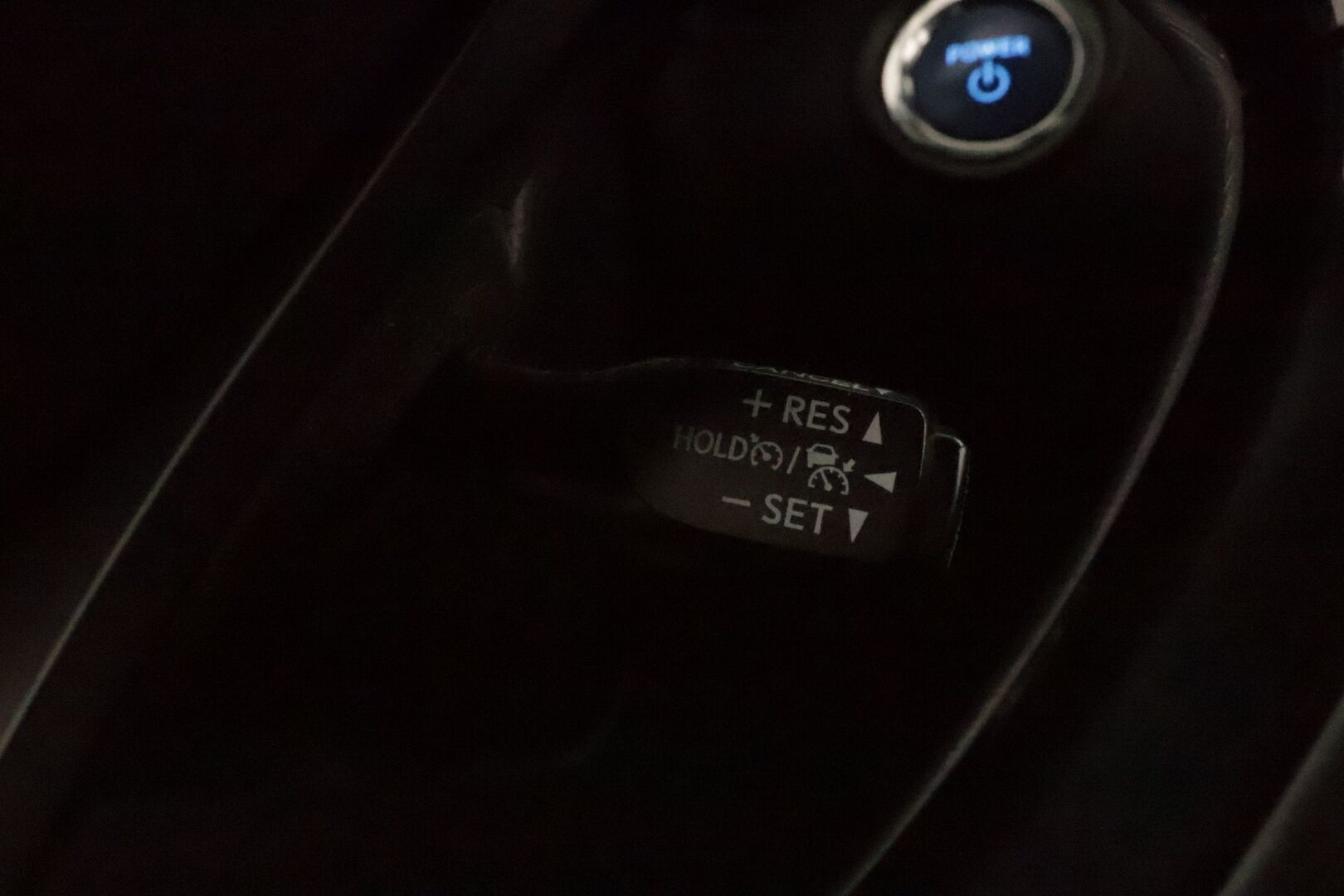 Toyota C-HR 2018 1,8 Hybrid Active * Suomiauto / Merkkihuollot / Adapt.Vakkari / Peruutuskamera / Lohko & Sisäpistoke / Navi / Upea! - 2x Hyvät merkkirenkaat aluvantein / Juuri tullut Tampereelle!