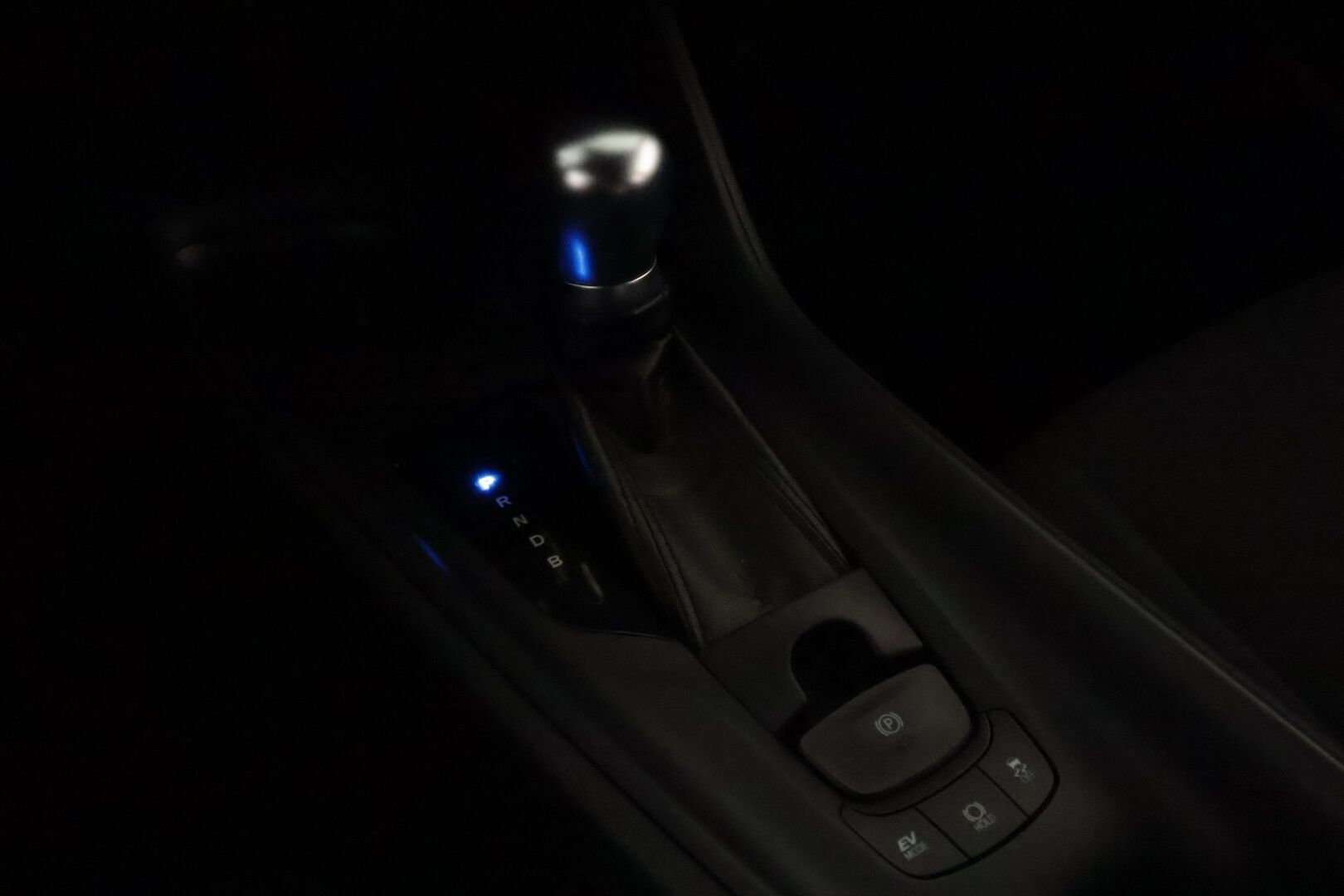 Toyota C-HR 2018 1,8 Hybrid Active * Suomiauto / Merkkihuollot / Adapt.Vakkari / Peruutuskamera / Lohko & Sisäpistoke / Navi / Upea! - 2x Hyvät merkkirenkaat aluvantein / Juuri tullut Tampereelle!