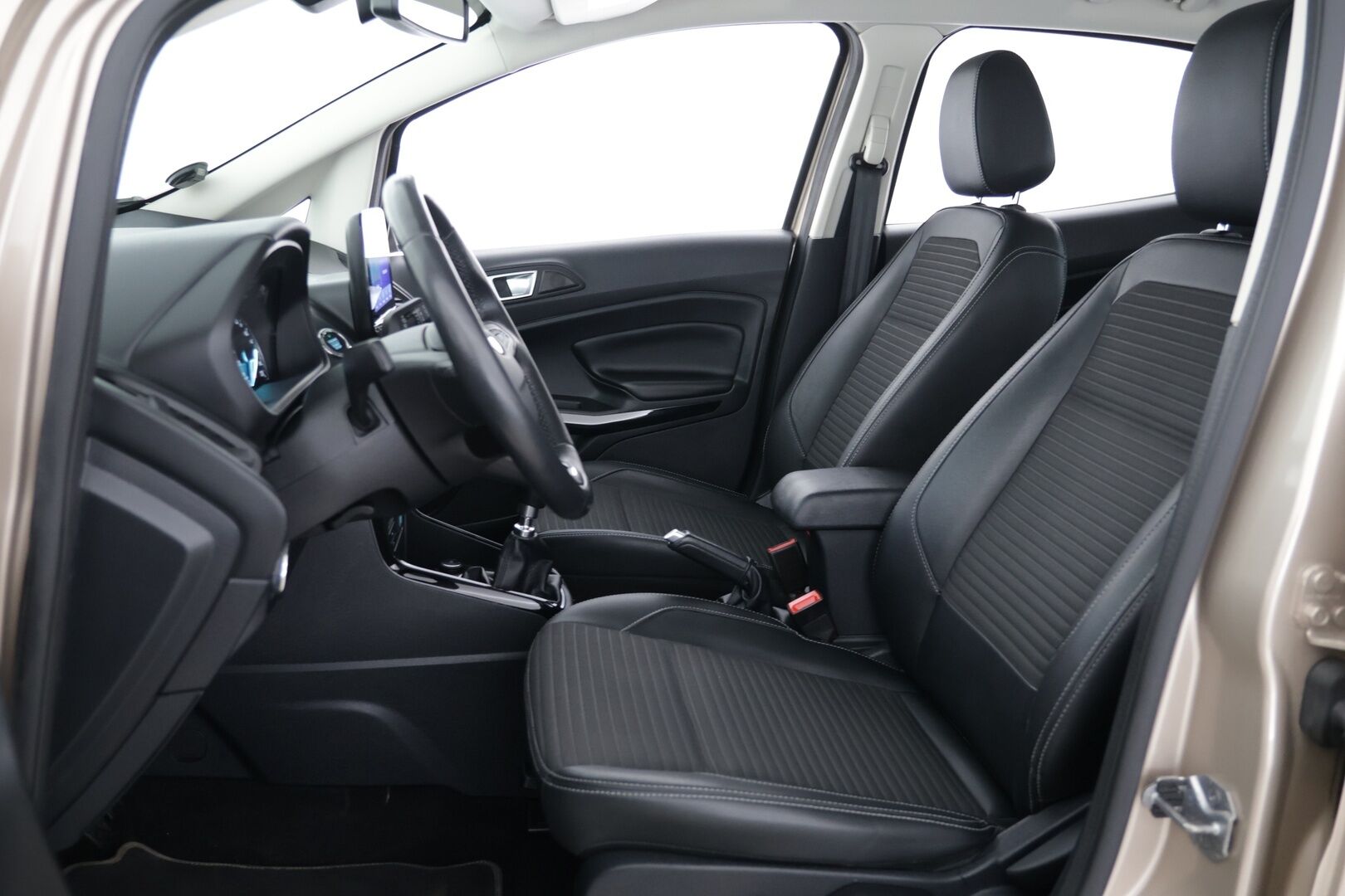 Ford Ecosport 2019 1,0 EcoBoost 140hv M6 Titanium 5-ovinen / Lämmitettävä ohjauspyörä / Lämmitettävä tuulilasi / P. Tutkat / Vakkari - Juuri saapunut! / Taloudellinen / Fiksu valinta! / Hyvin huollettu