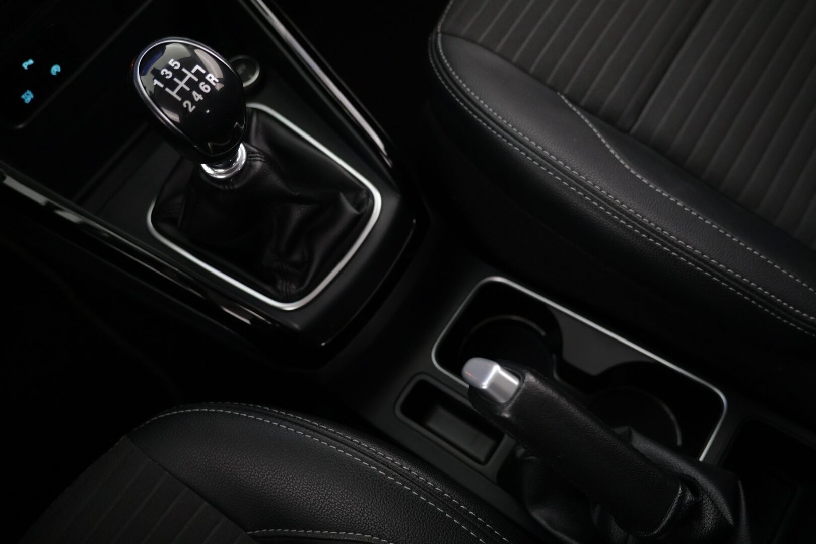 Ford Ecosport 2019 1,0 EcoBoost 140hv M6 Titanium 5-ovinen / Lämmitettävä ohjauspyörä / Lämmitettävä tuulilasi / P. Tutkat / Vakkari - Juuri saapunut! / Taloudellinen / Fiksu valinta! / Hyvin huollettu