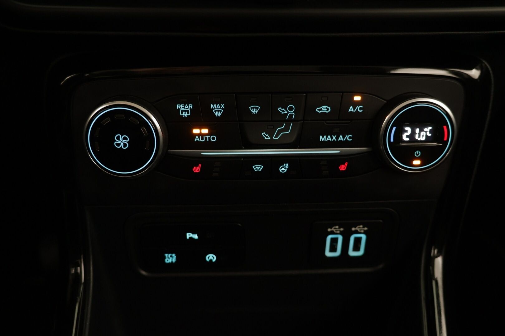 Ford Ecosport 2019 1,0 EcoBoost 140hv M6 Titanium 5-ovinen / Lämmitettävä ohjauspyörä / Lämmitettävä tuulilasi / P. Tutkat / Vakkari - Juuri saapunut! / Taloudellinen / Fiksu valinta! / Hyvin huollettu