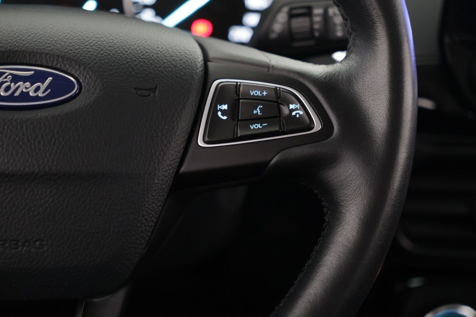 Ford Ecosport 2019 1,0 EcoBoost 140hv M6 Titanium 5-ovinen / Lämmitettävä ohjauspyörä / Lämmitettävä tuulilasi / P. Tutkat / Vakkari - Juuri saapunut! / Taloudellinen / Fiksu valinta! / Hyvin huollettu