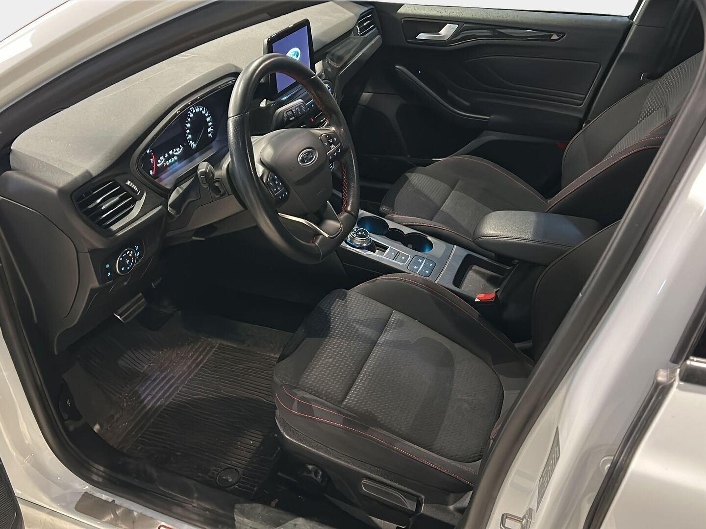 Ford Focus 2019 1,5 EcoBoost 150hv A8 ST-Line Wagon * Suomiauto / Adapt.Vakkari / Lohko&Sisäpistoke / Peruutuskamera / Lämpölasi - Jakopää ketjulla / Näyttävä / Juuri tullut Tampereelle! - HULLUT AVAJAISHULINAT KORKOTARJOUS 3,29 %