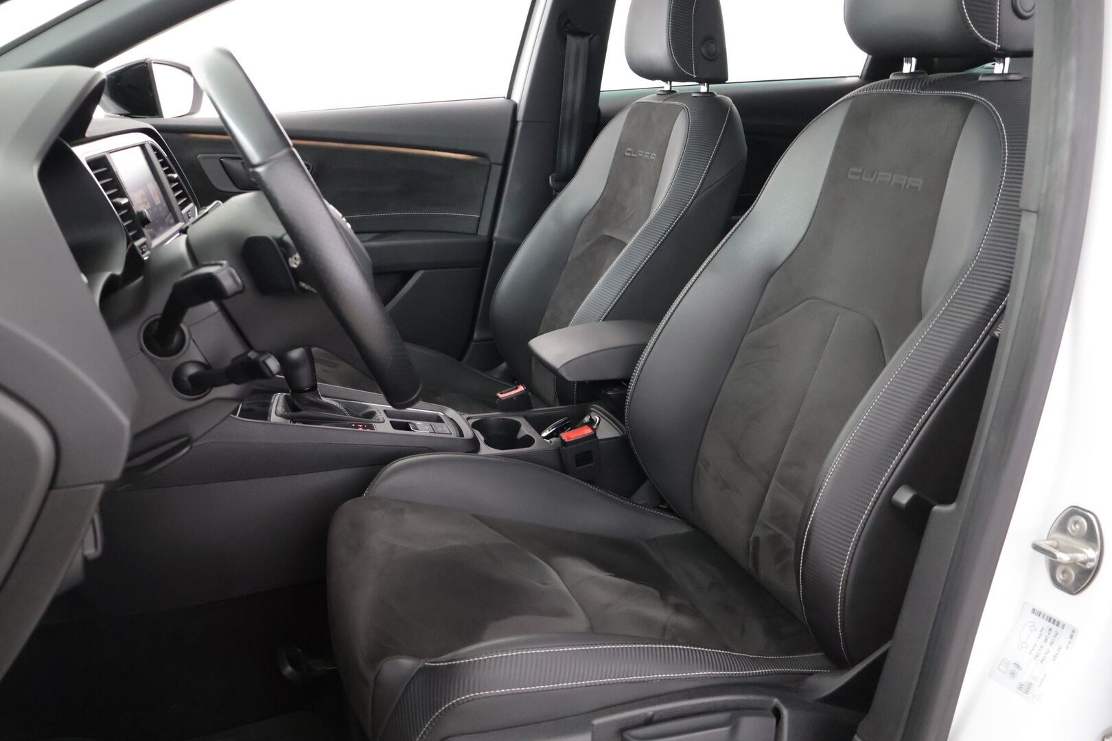 Seat Leon ST 2020 2,0 TSI 290 Cupra DSG - Ärhäkkä! | ACC | Tutkat | Digimittari | Juuri katsastettu | LED | Beats Audio | Läppäohjaus kaukosäädöllä | Suomi-auto | Juuri huollettu