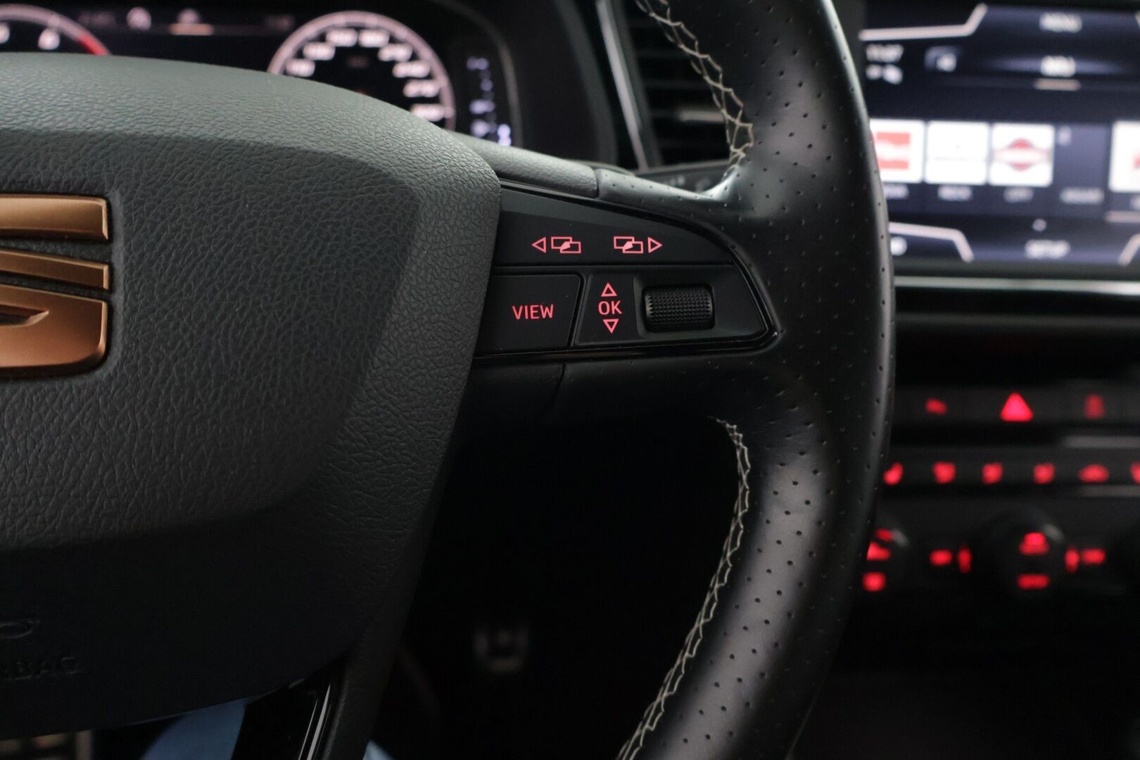 Seat Leon ST 2020 2,0 TSI 290 Cupra DSG - Ärhäkkä! | ACC | Tutkat | Digimittari | Juuri katsastettu | LED | Beats Audio | Läppäohjaus kaukosäädöllä | Suomi-auto | Juuri huollettu