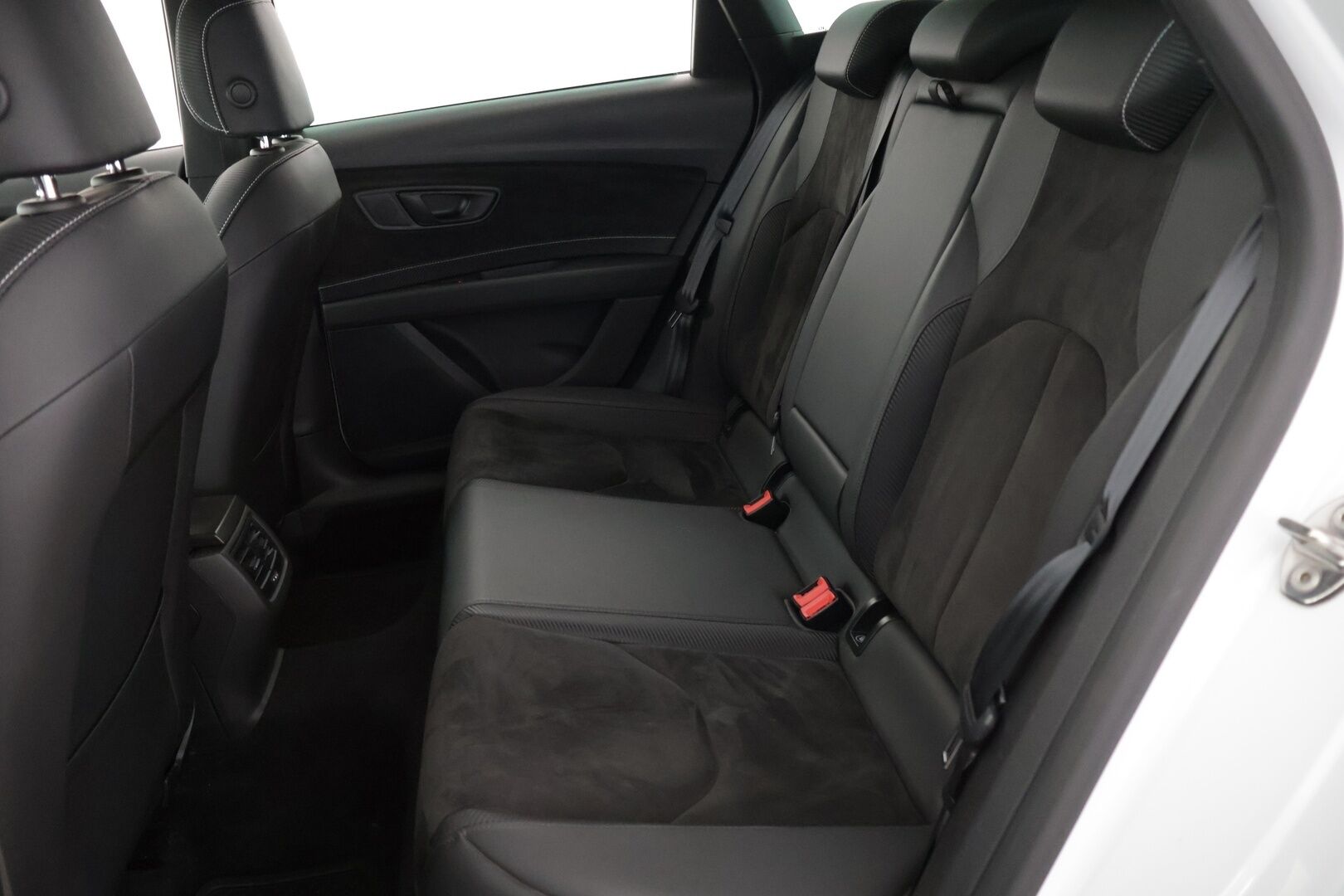 Seat Leon ST 2020 2,0 TSI 290 Cupra DSG - Ärhäkkä! | ACC | Tutkat | Digimittari | Juuri katsastettu | LED | Beats Audio | Läppäohjaus kaukosäädöllä | Suomi-auto | Juuri huollettu