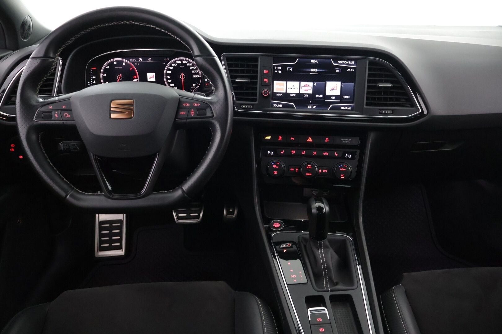 Seat Leon ST 2020 2,0 TSI 290 Cupra DSG - Ärhäkkä! | ACC | Tutkat | Digimittari | Juuri katsastettu | LED | Beats Audio | Läppäohjaus kaukosäädöllä | Suomi-auto | Juuri huollettu