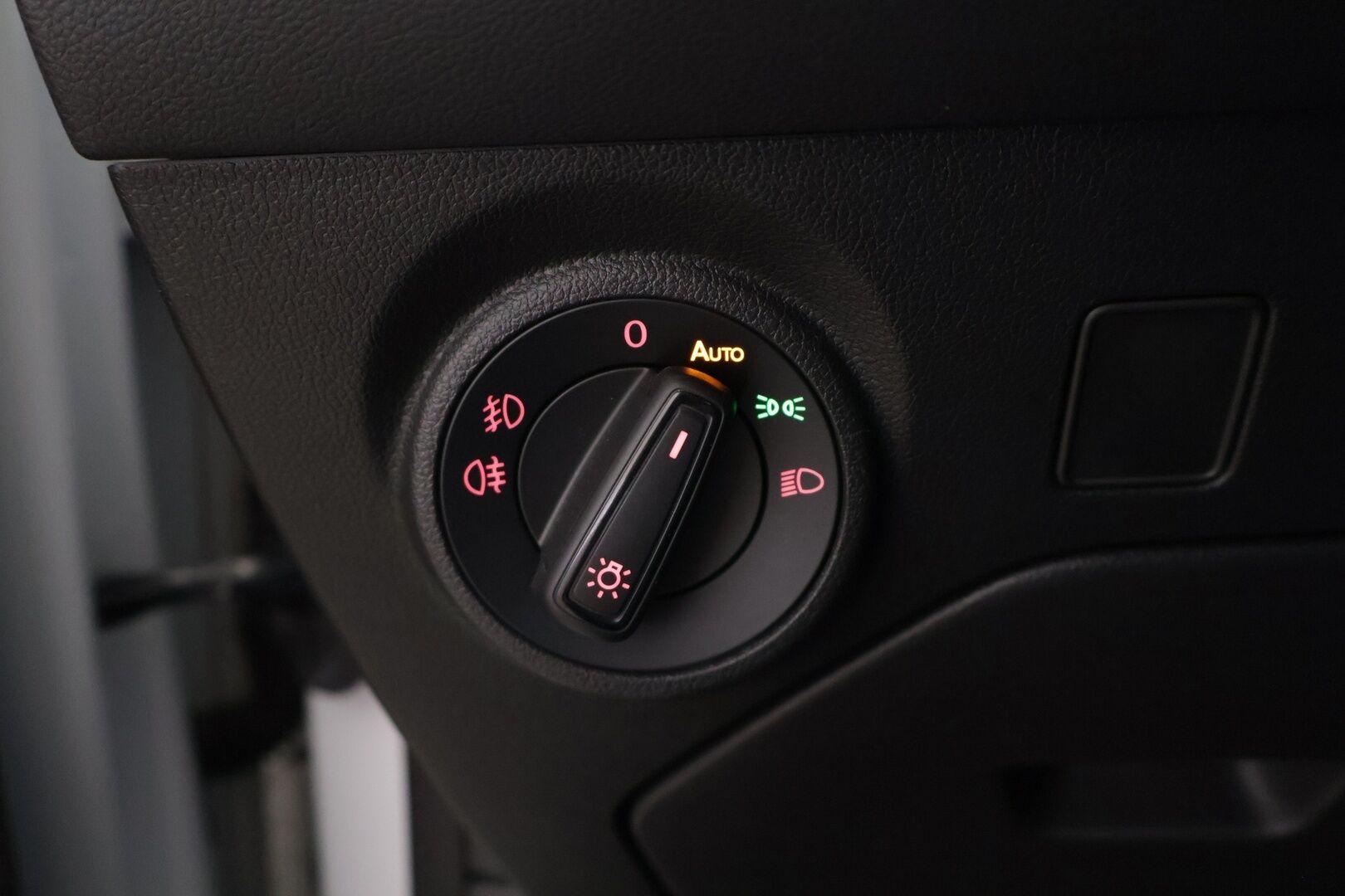Seat Leon ST 2020 2,0 TSI 290 Cupra DSG - Ärhäkkä! | ACC | Tutkat | Digimittari | Juuri katsastettu | LED | Beats Audio | Läppäohjaus kaukosäädöllä | Suomi-auto | Juuri huollettu