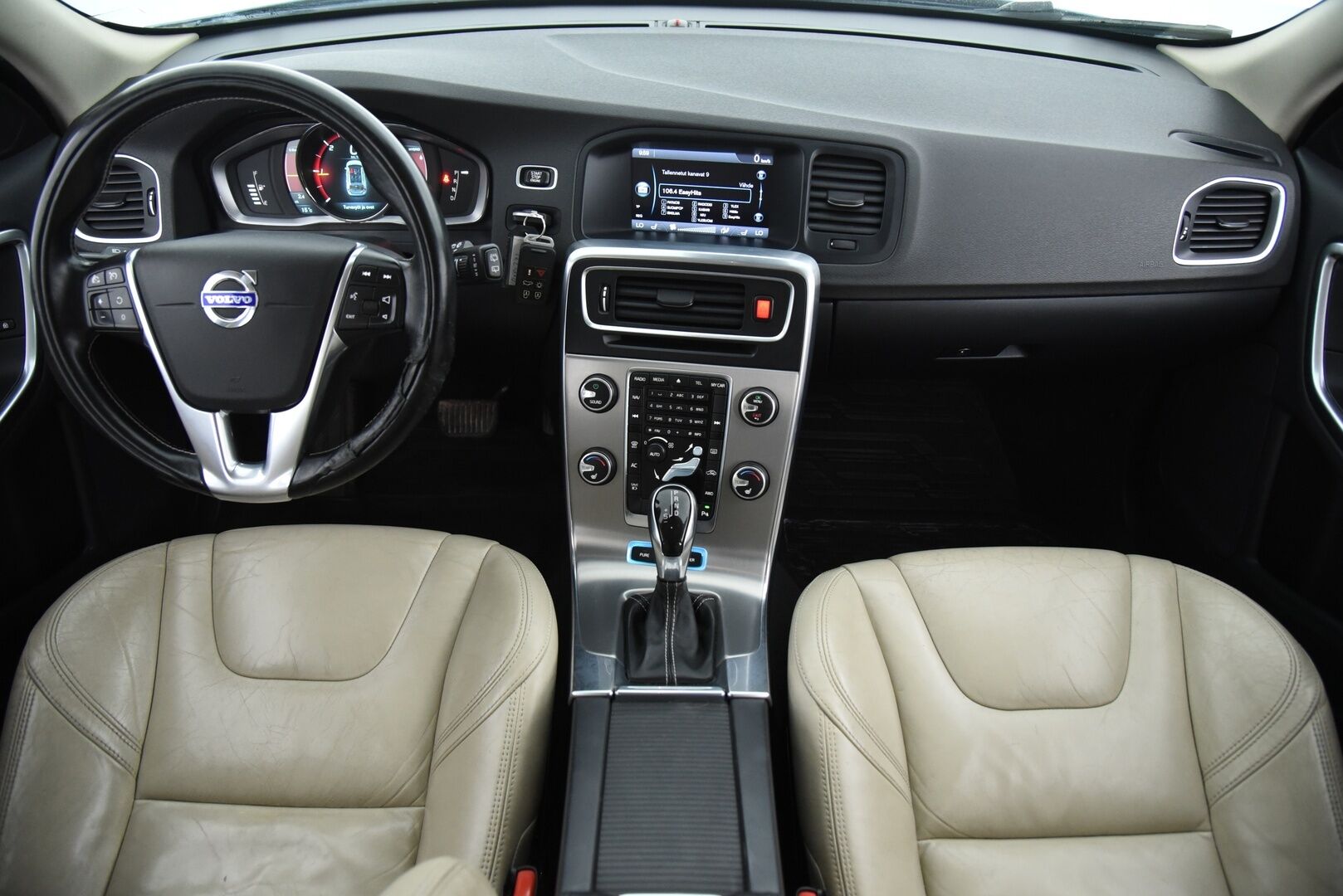 Volvo V60 2013 D6 AWD Summum plug in hybrid aut / YritysOutlet - Myydään vain yrityksille - YritysOutlet - Myydään vain yrityksille