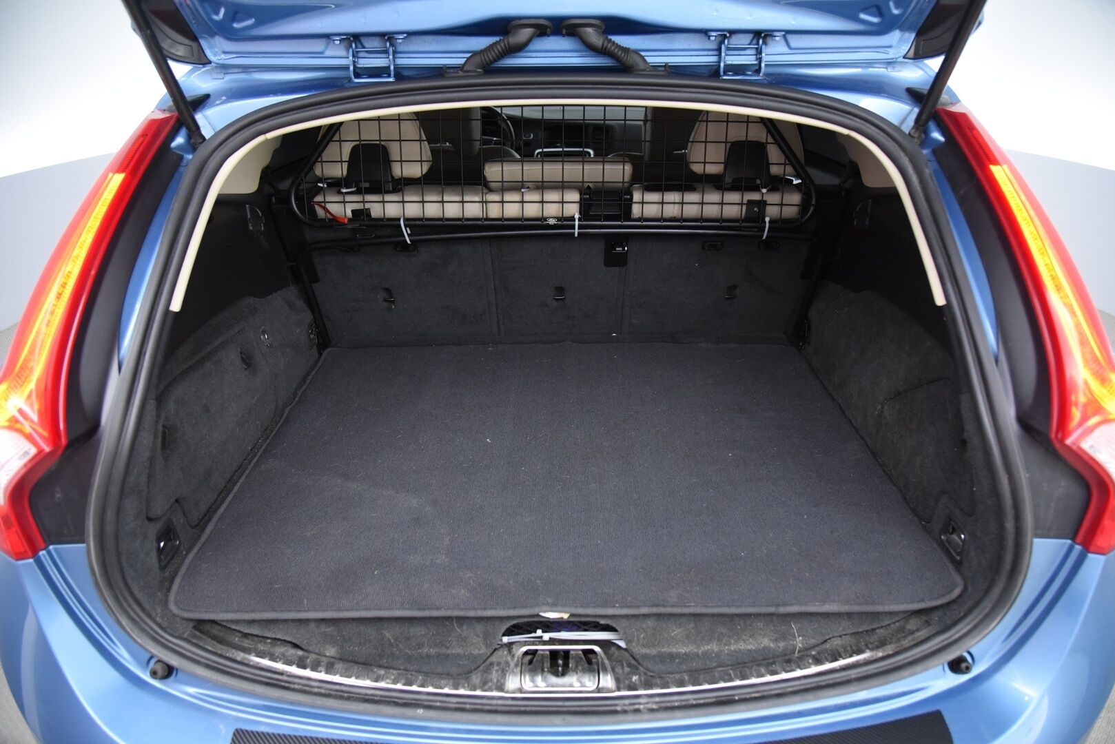 Volvo V60 2013 D6 AWD Summum plug in hybrid aut / YritysOutlet - Myydään vain yrityksille - YritysOutlet - Myydään vain yrityksille