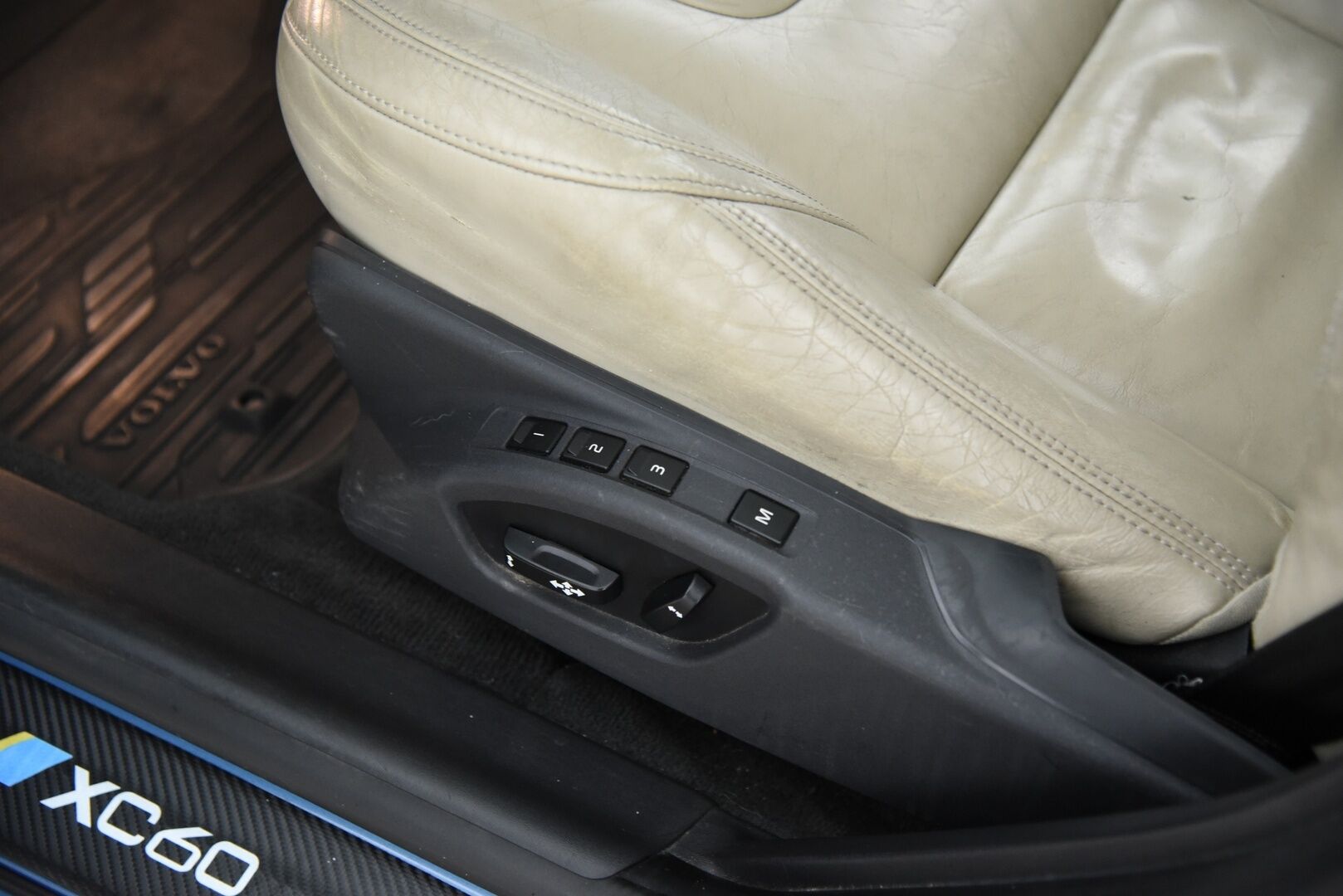 Volvo V60 2013 D6 AWD Summum plug in hybrid aut / YritysOutlet - Myydään vain yrityksille - YritysOutlet - Myydään vain yrityksille