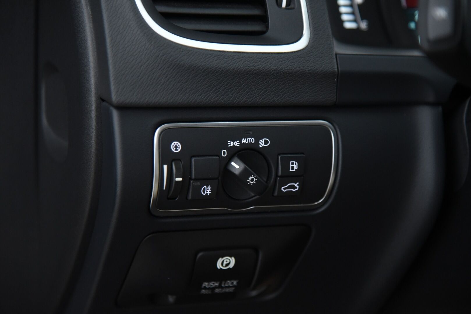 Volvo V60 2013 D6 AWD Summum plug in hybrid aut / YritysOutlet - Myydään vain yrityksille - YritysOutlet - Myydään vain yrityksille