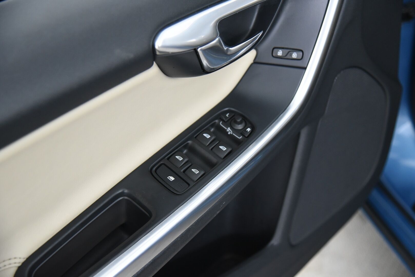 Volvo V60 2013 D6 AWD Summum plug in hybrid aut / YritysOutlet - Myydään vain yrityksille - YritysOutlet - Myydään vain yrityksille