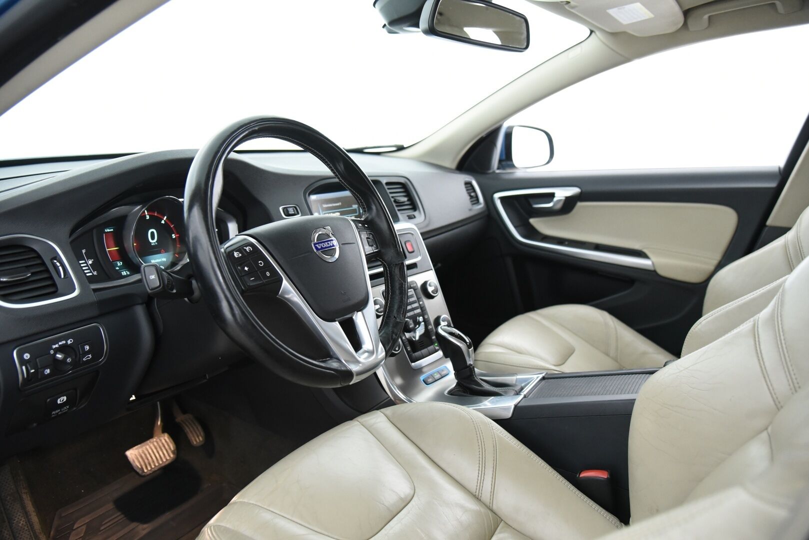 Volvo V60 2013 D6 AWD Summum plug in hybrid aut / YritysOutlet - Myydään vain yrityksille - YritysOutlet - Myydään vain yrityksille
