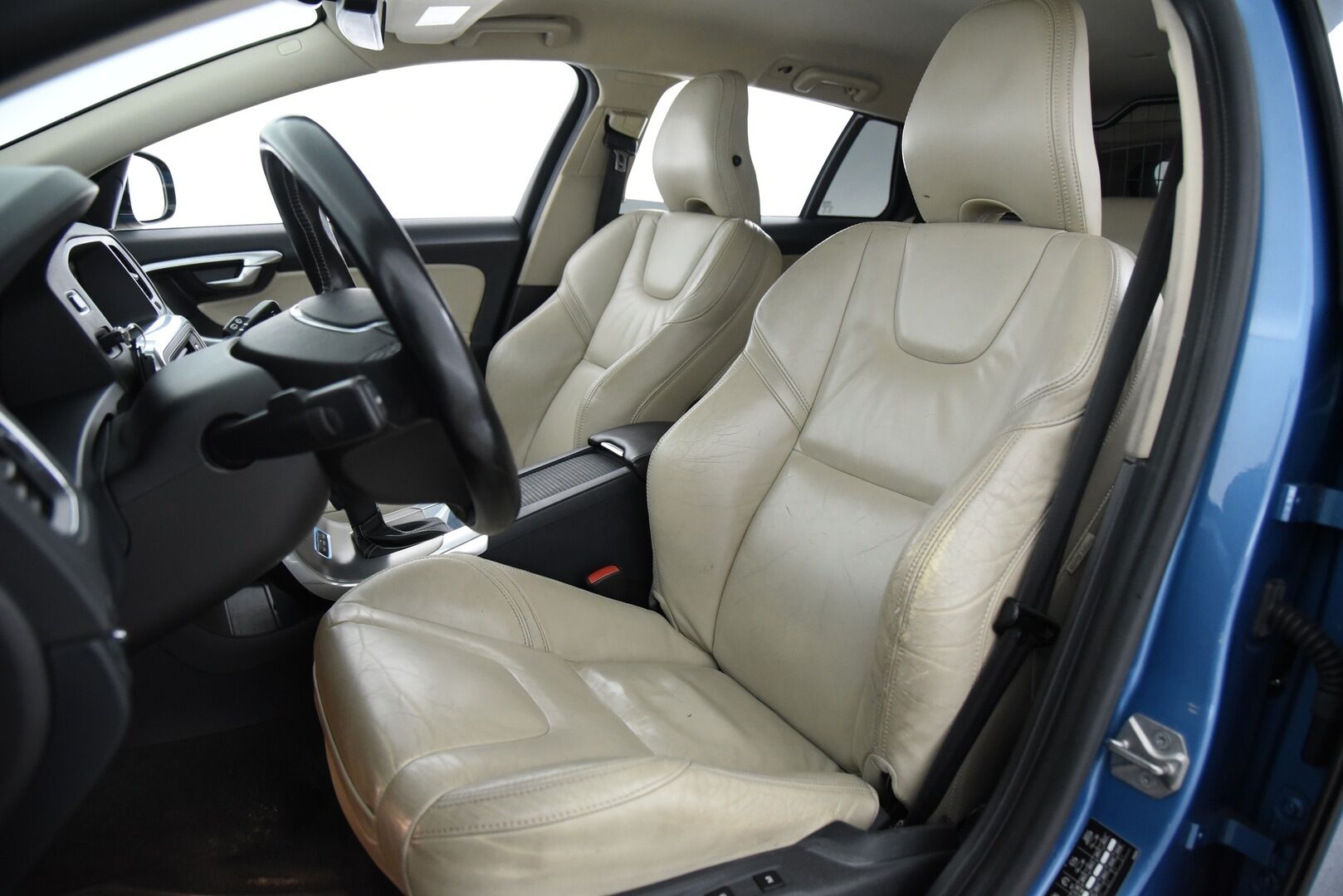 Volvo V60 2013 D6 AWD Summum plug in hybrid aut / YritysOutlet - Myydään vain yrityksille - YritysOutlet - Myydään vain yrityksille