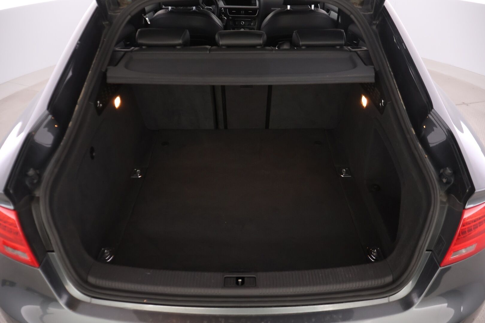 Audi A5 2012 2.0 TDI 130kW - *Upea S-Line Audi suoraan ajoon Espoosta! | S-LINE | P-tutkat | Webasto | Sporttinen*