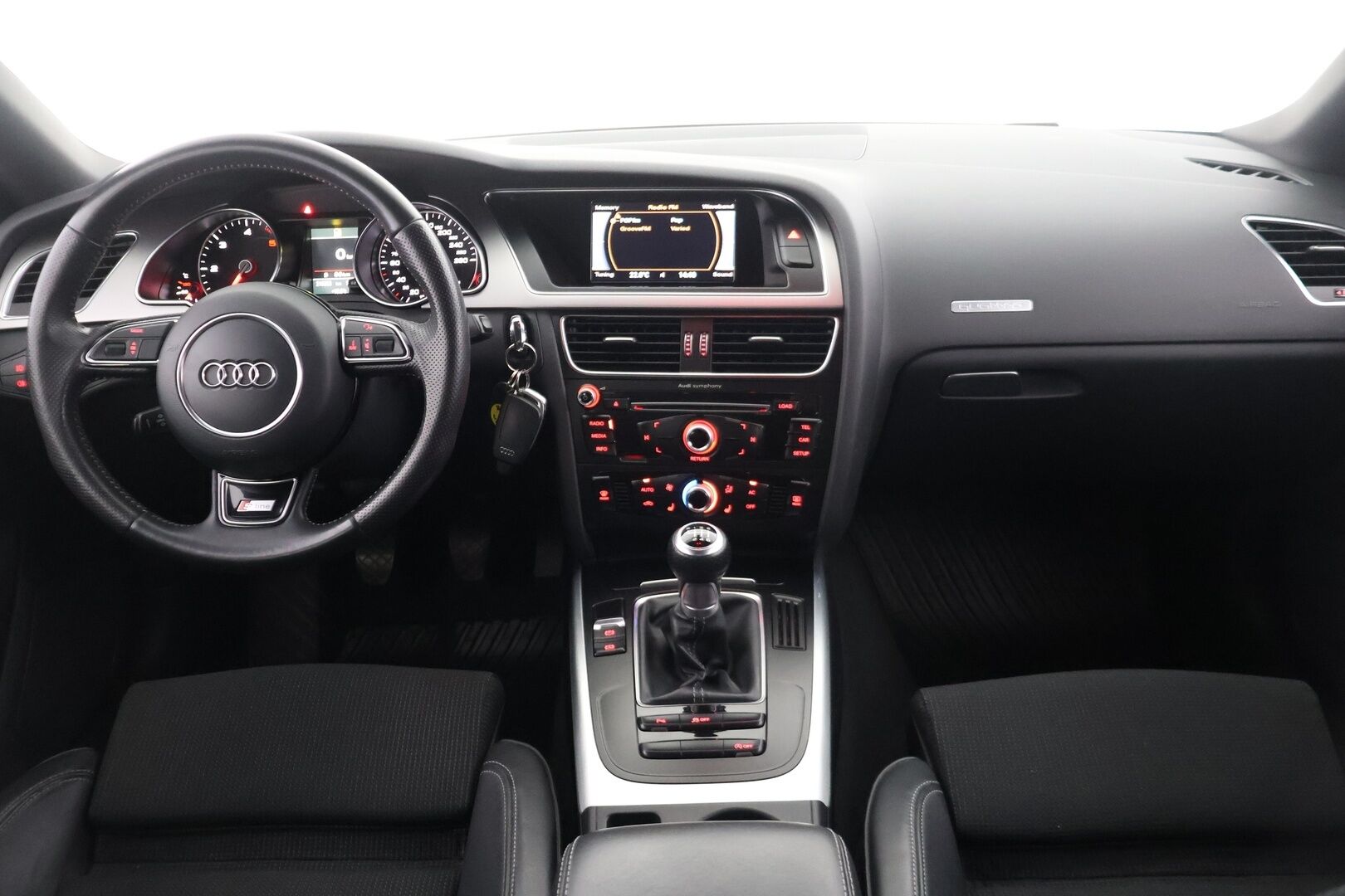 Audi A5 2012 2.0 TDI 130kW - *Upea S-Line Audi suoraan ajoon Espoosta! | S-LINE | P-tutkat | Webasto | Sporttinen*