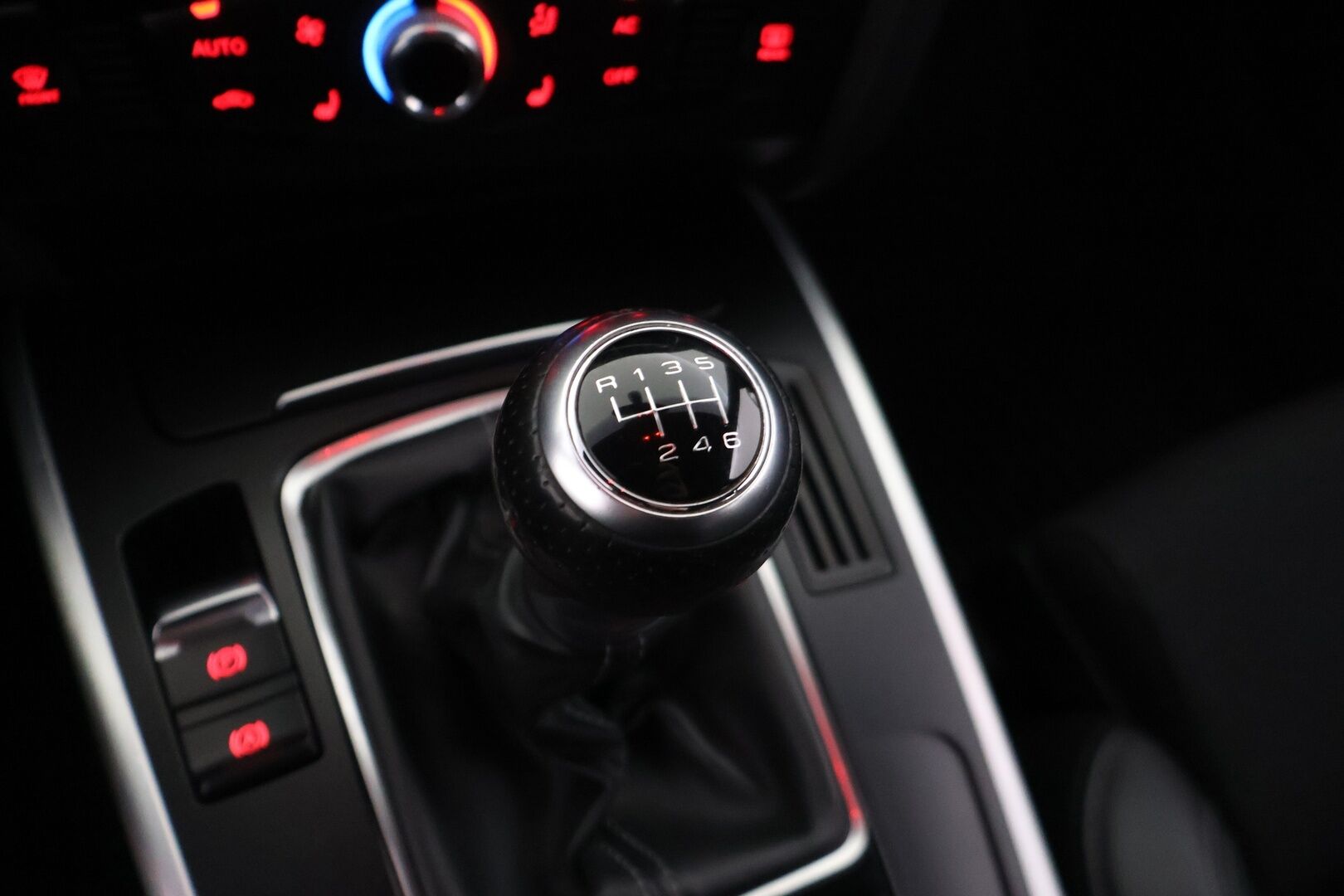 Audi A5 2012 2.0 TDI 130kW - *Upea S-Line Audi suoraan ajoon Espoosta! | S-LINE | P-tutkat | Webasto | Sporttinen*