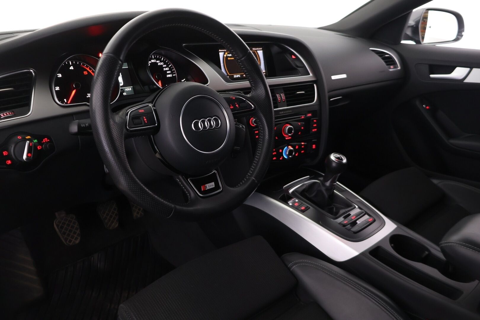 Audi A5 2012 2.0 TDI 130kW - *Upea S-Line Audi suoraan ajoon Espoosta! | S-LINE | P-tutkat | Webasto | Sporttinen*