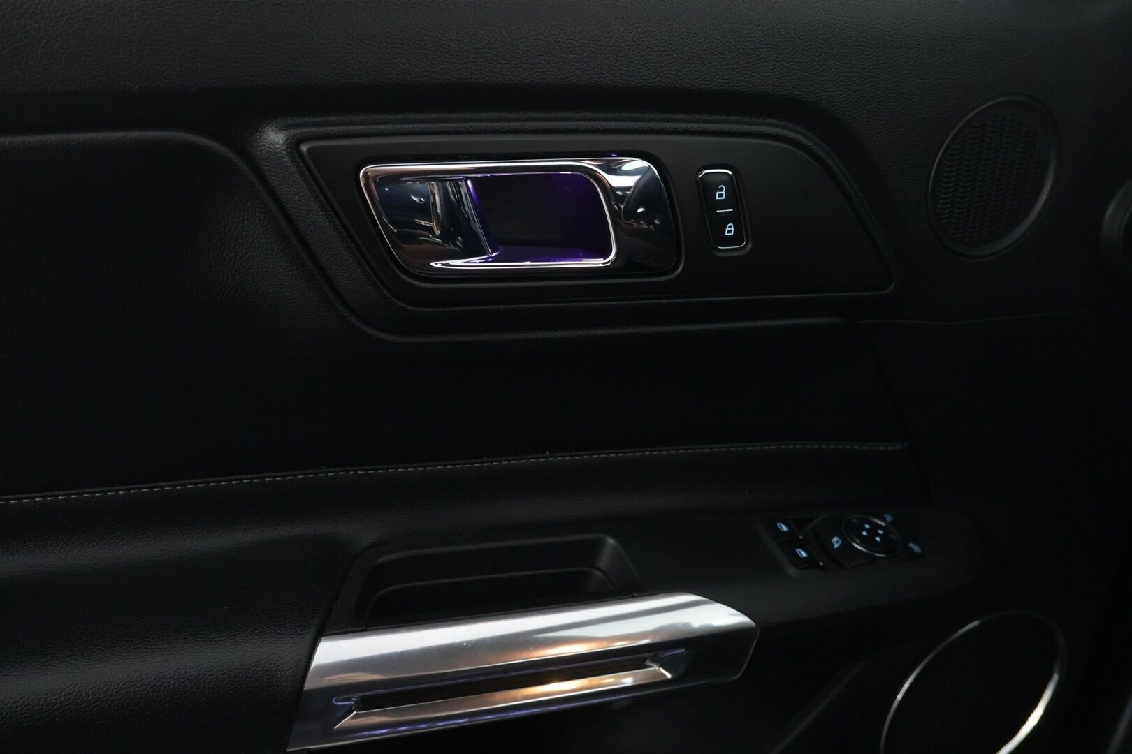 Ford Mustang 2016 2,3 EcoBoost 314hv A6 Fastback - *Webasto / Shaker Audio / Nahat / Keyless / Navi / Vakkari / P.kamera*