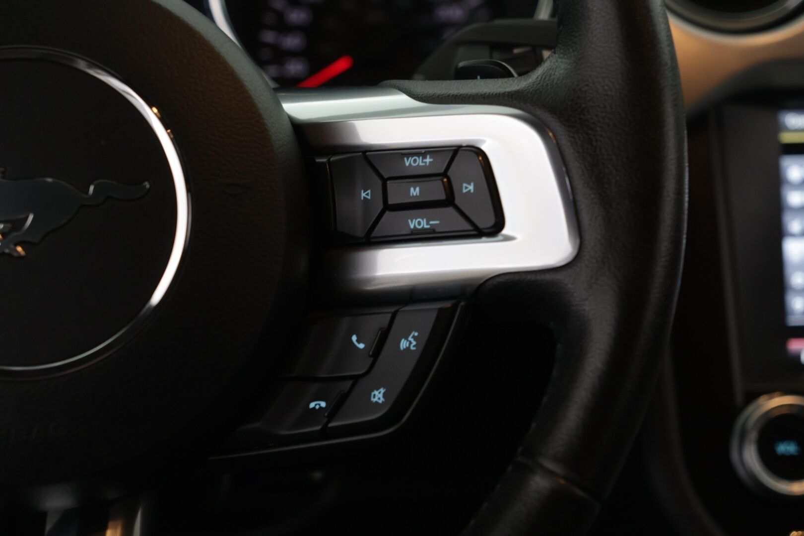 Ford Mustang 2016 2,3 EcoBoost 314hv A6 Fastback - *Webasto / Shaker Audio / Nahat / Keyless / Navi / Vakkari / P.kamera*