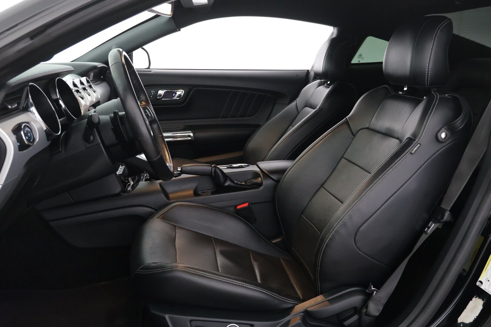 Ford Mustang 2016 2,3 EcoBoost 314hv A6 Fastback - *Webasto / Shaker Audio / Nahat / Keyless / Navi / Vakkari / P.kamera*