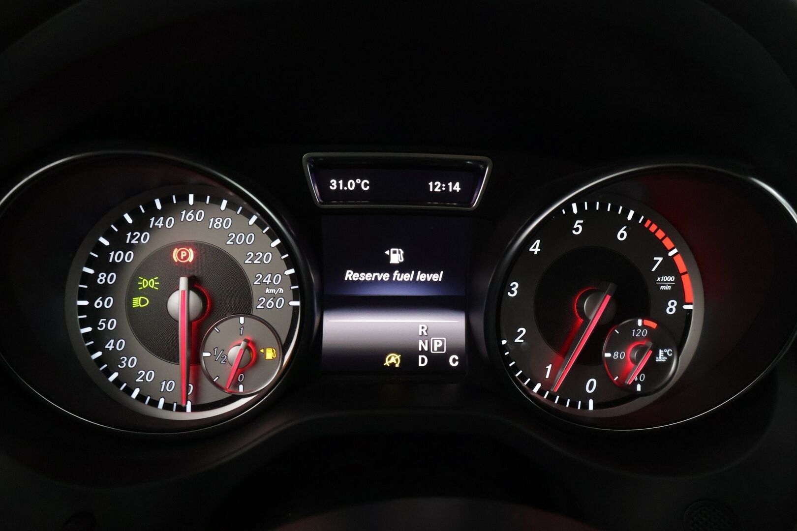Mercedes-Benz CLA 2016 200 A Business AMG * . * AMG Styling / Lohko / Nahka-Alcantara sisusta / Sport penkit / 2x renkaat * - * Pienillä kilsoilla / Esimerkilliset huollot / 2x hyvät renkaat / AMG-Styling *