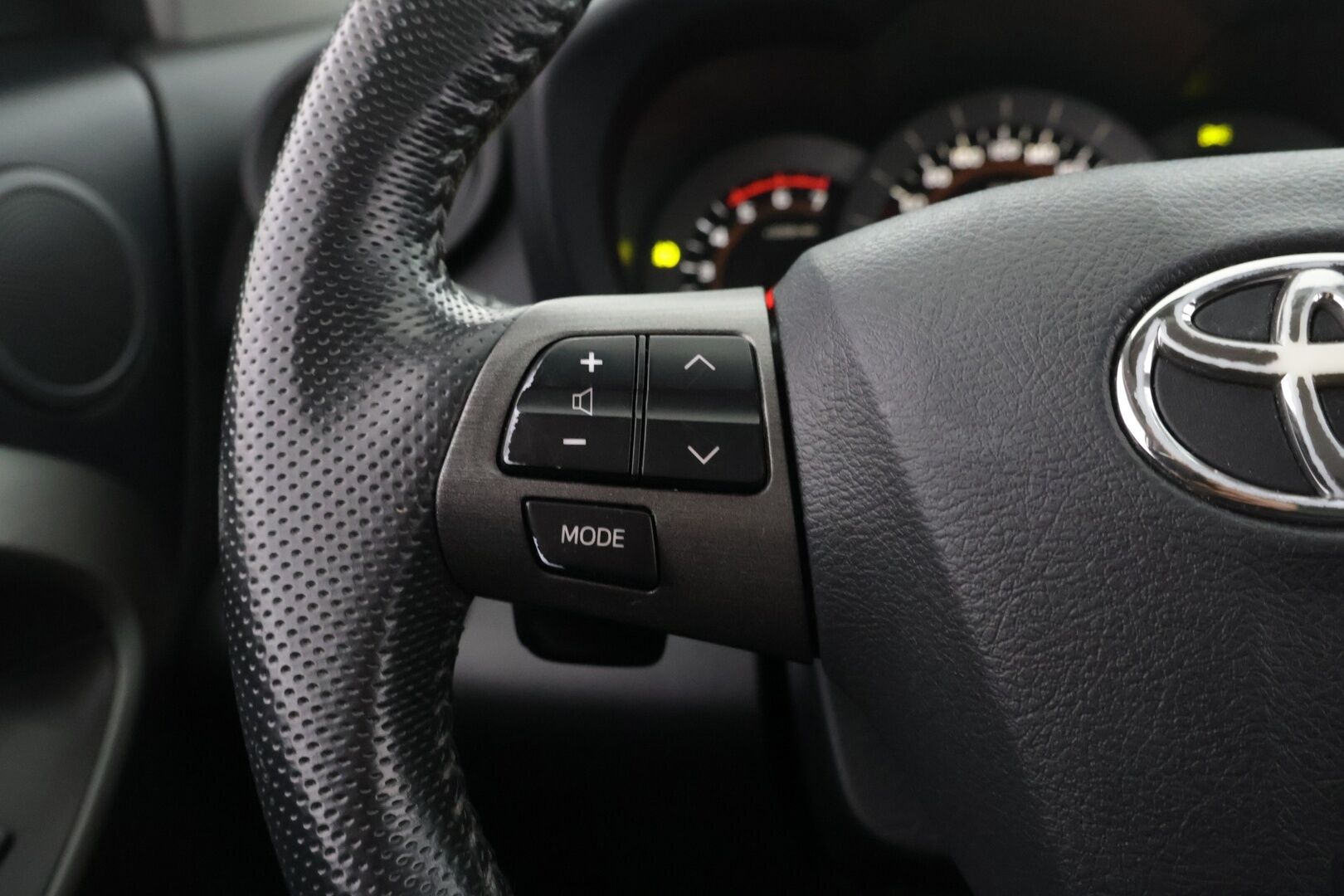 Toyota RAV4 2010 RAV4 2,2 D-CAT 4WD 150 - Vakkari / Vetokoukku / Hyvin huollettu / Lohkolämmitin / Kahdet hyvät renkaat! - KORKO VAIN 3,99 %