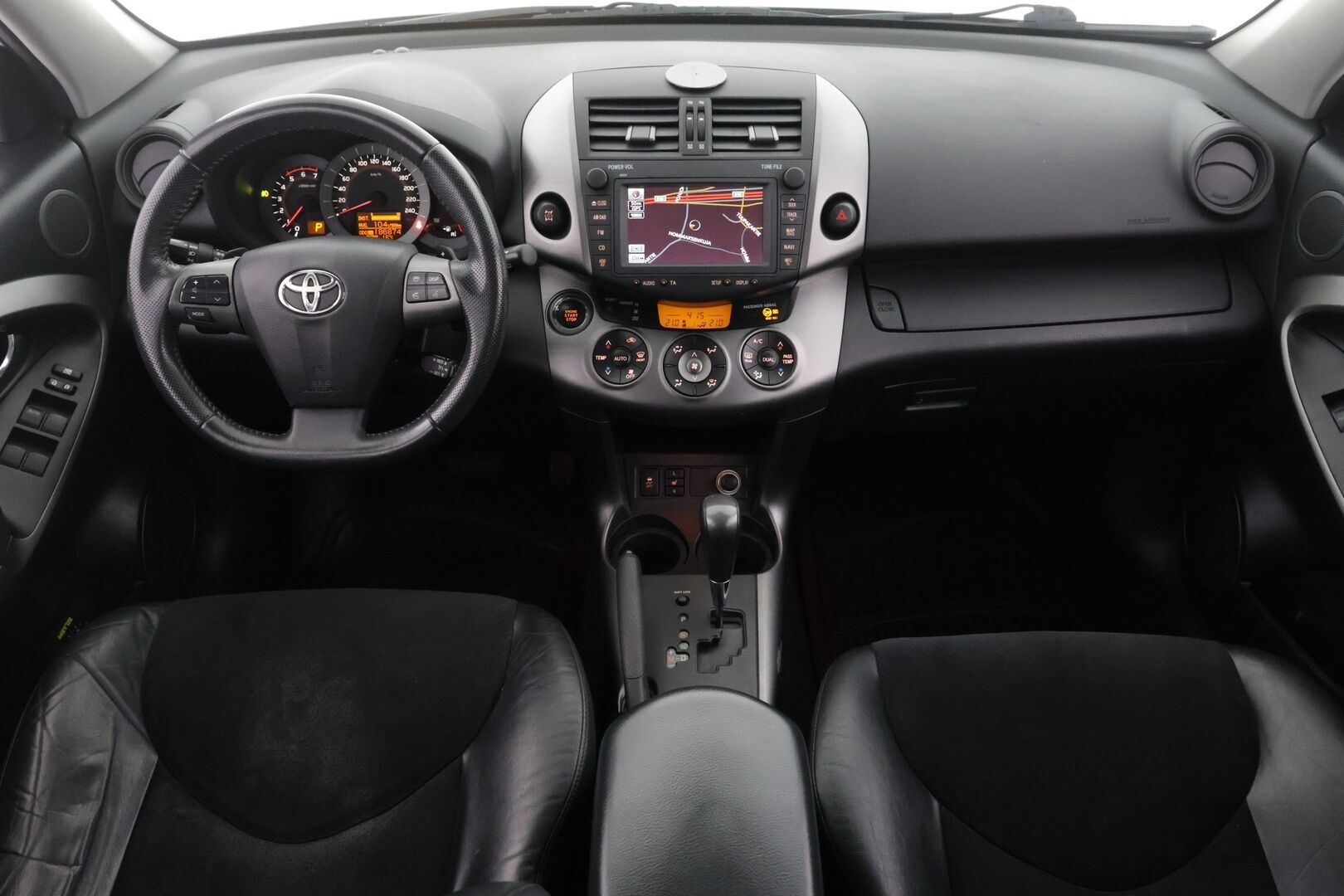 Toyota RAV4 2010 RAV4 2,2 D-CAT 4WD 150 - Vakkari / Vetokoukku / Hyvin huollettu / Lohkolämmitin / Kahdet hyvät renkaat! - KORKO VAIN 3,99 %